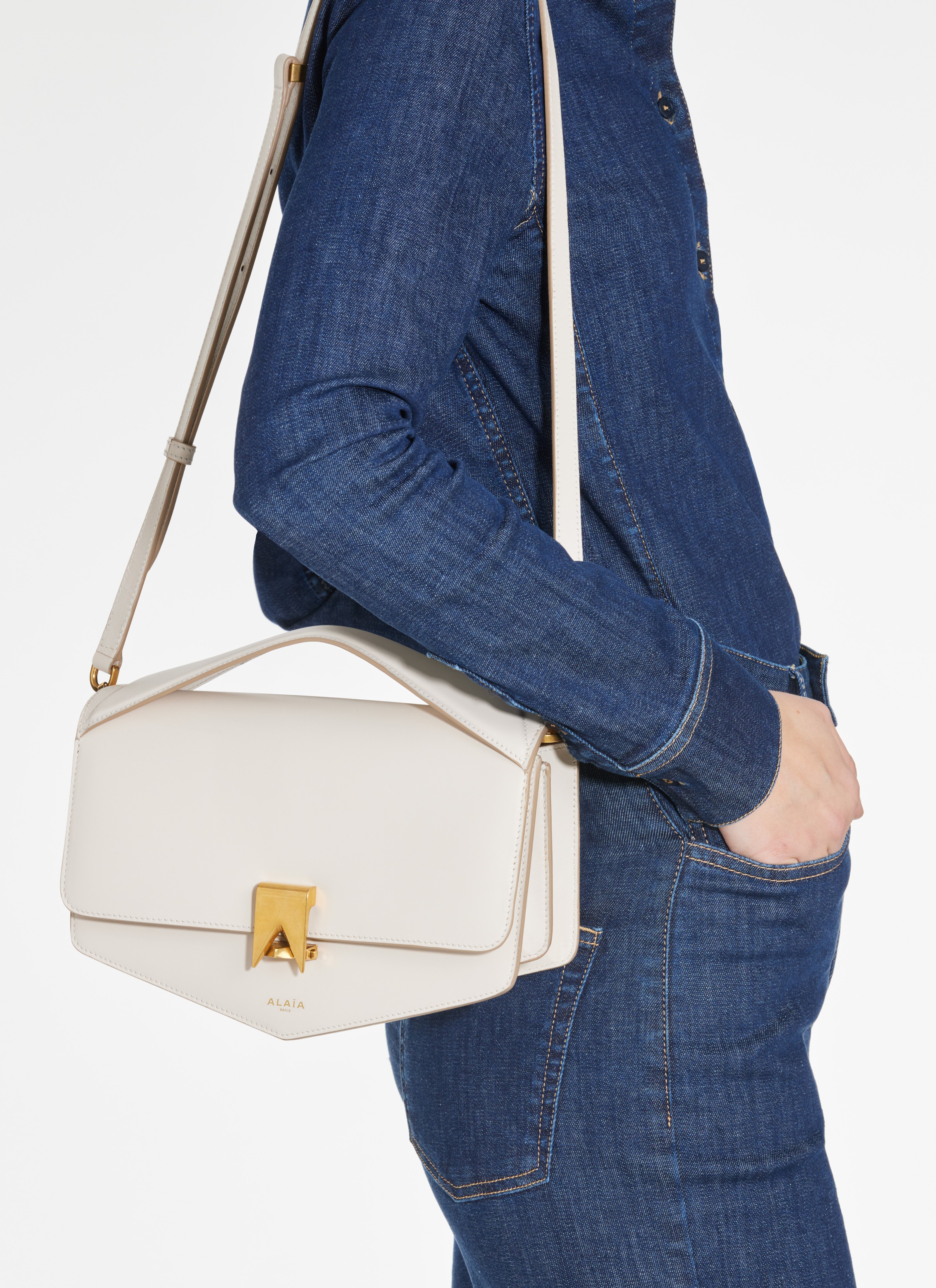 ALAÏA IVORY LE PAPA EAST WEST BAG IN BOX CALFSKIN