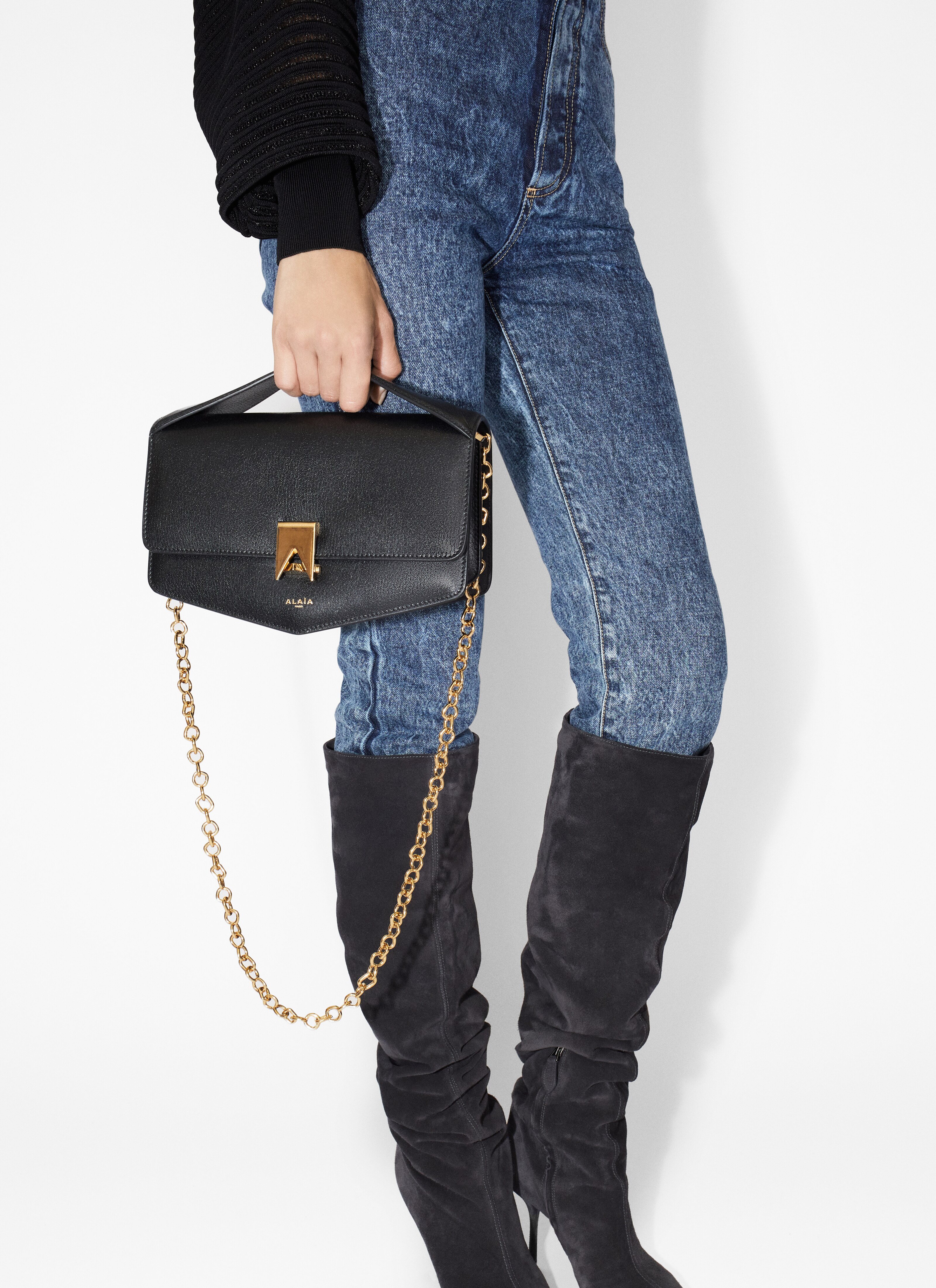 Le Papa east west with chain bag in shiny goatskin - maison-alaia.com