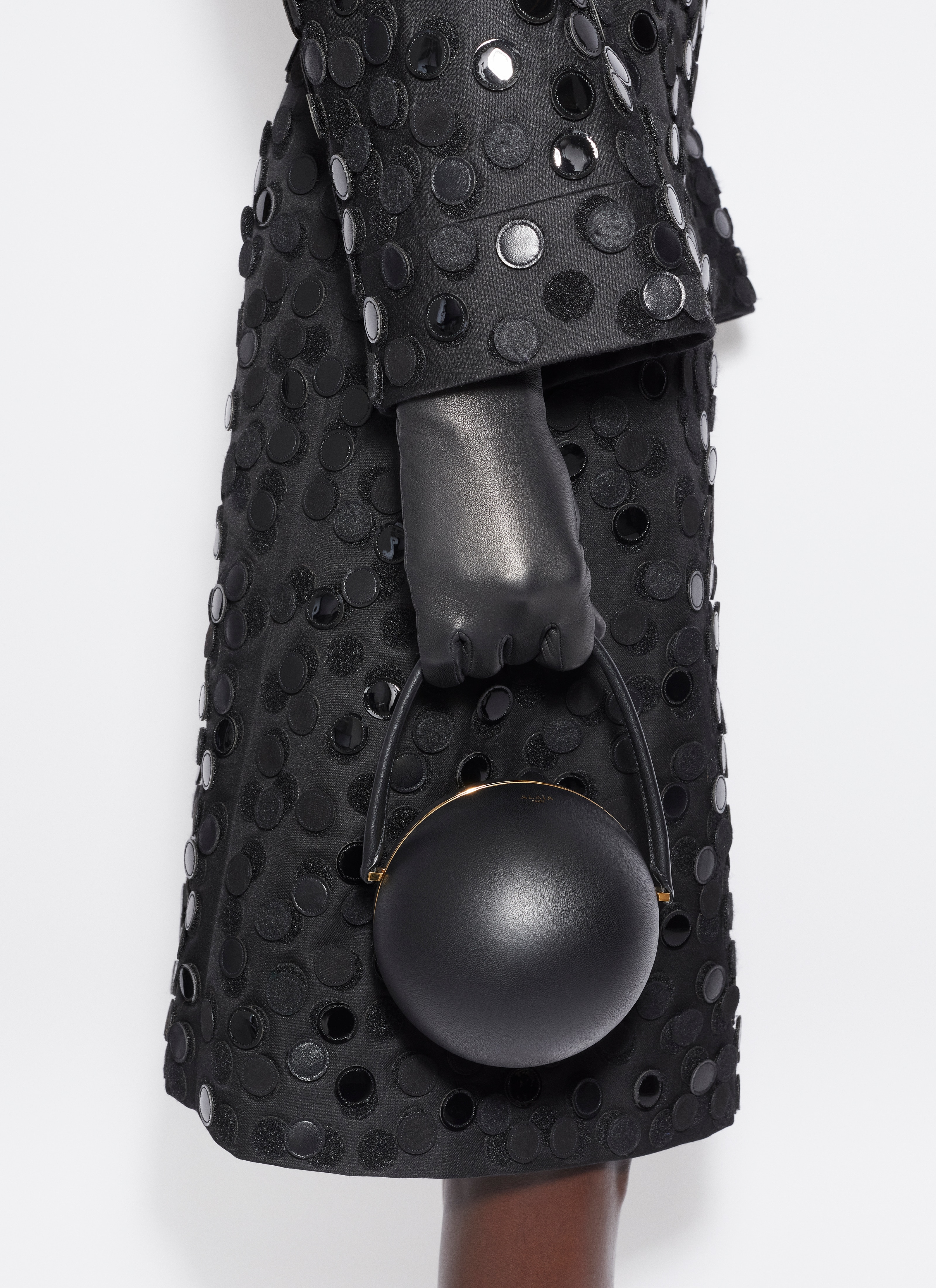 ALAÏA MINAUDIERE SPHERE EN CUIR
 NOIR