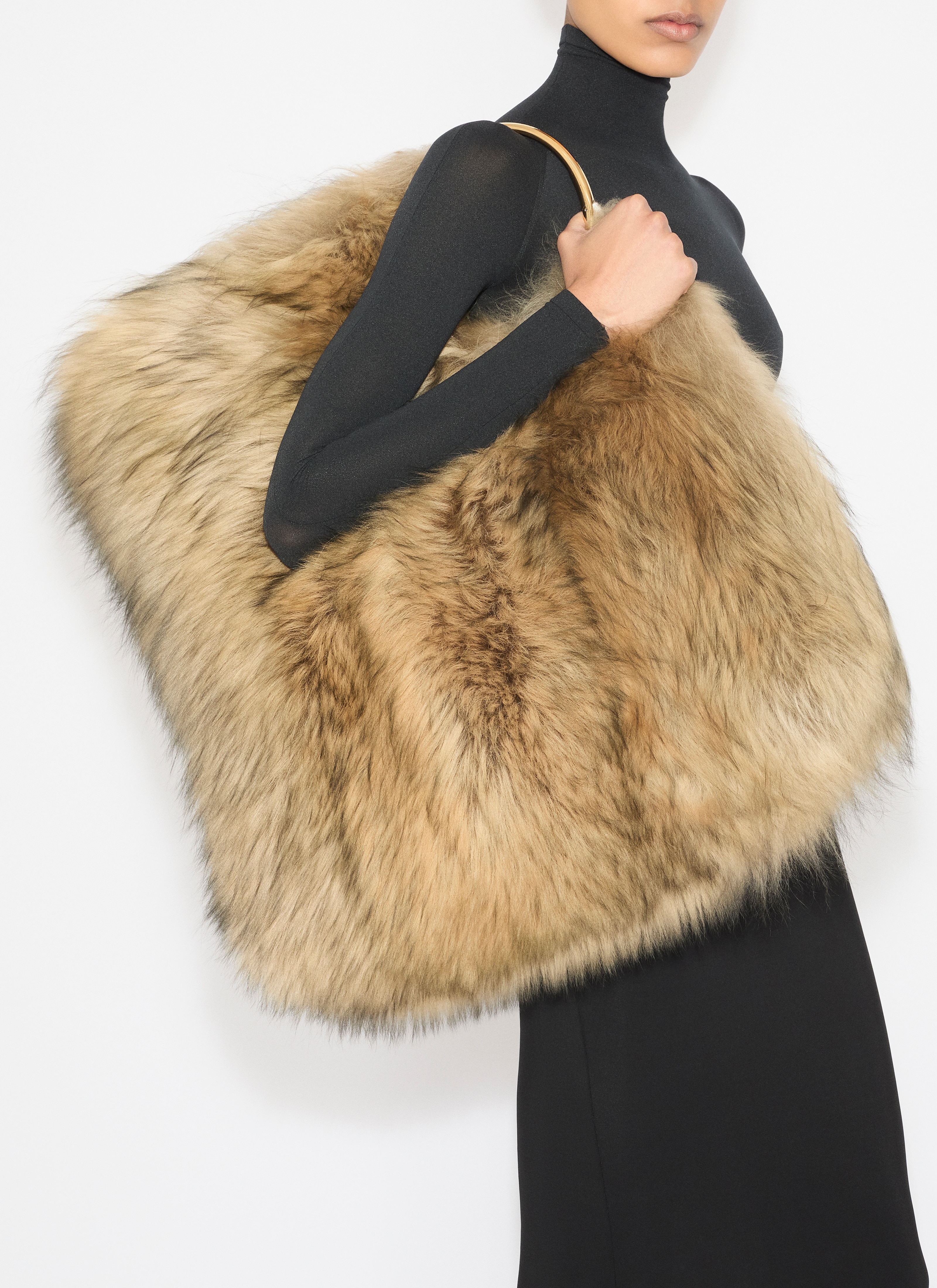 ALAÏA BLACK/SAND 양가죽 롱 헤어 RING XL 토트백
