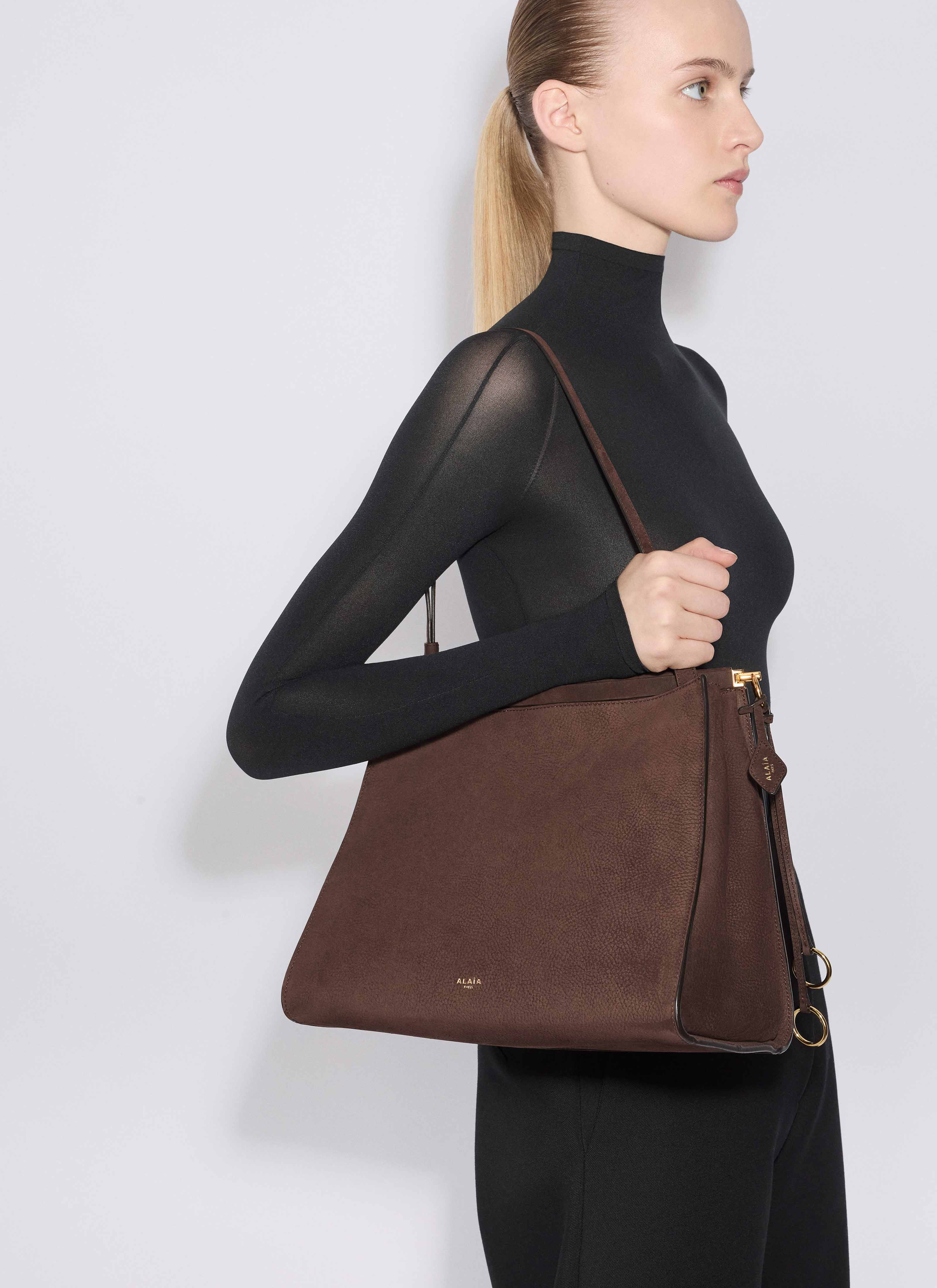 ALAÏA DARK BROWN LE CLICK MEDIUM SQUARE BAG IN NUBUCK