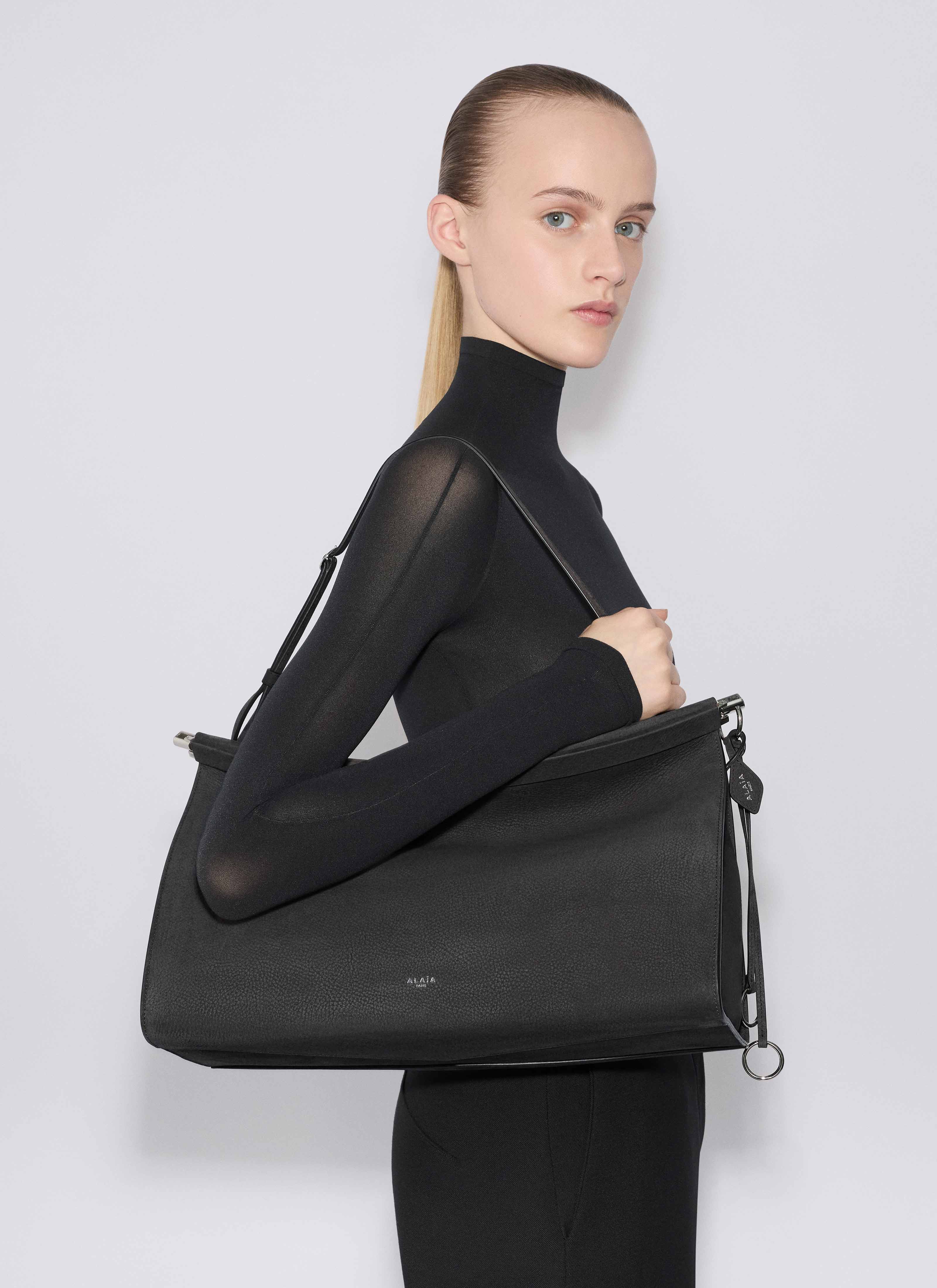 ALAÏA ANTHRACITE LE CLICK EAST WEST LARGE BAG IN NUBUCK