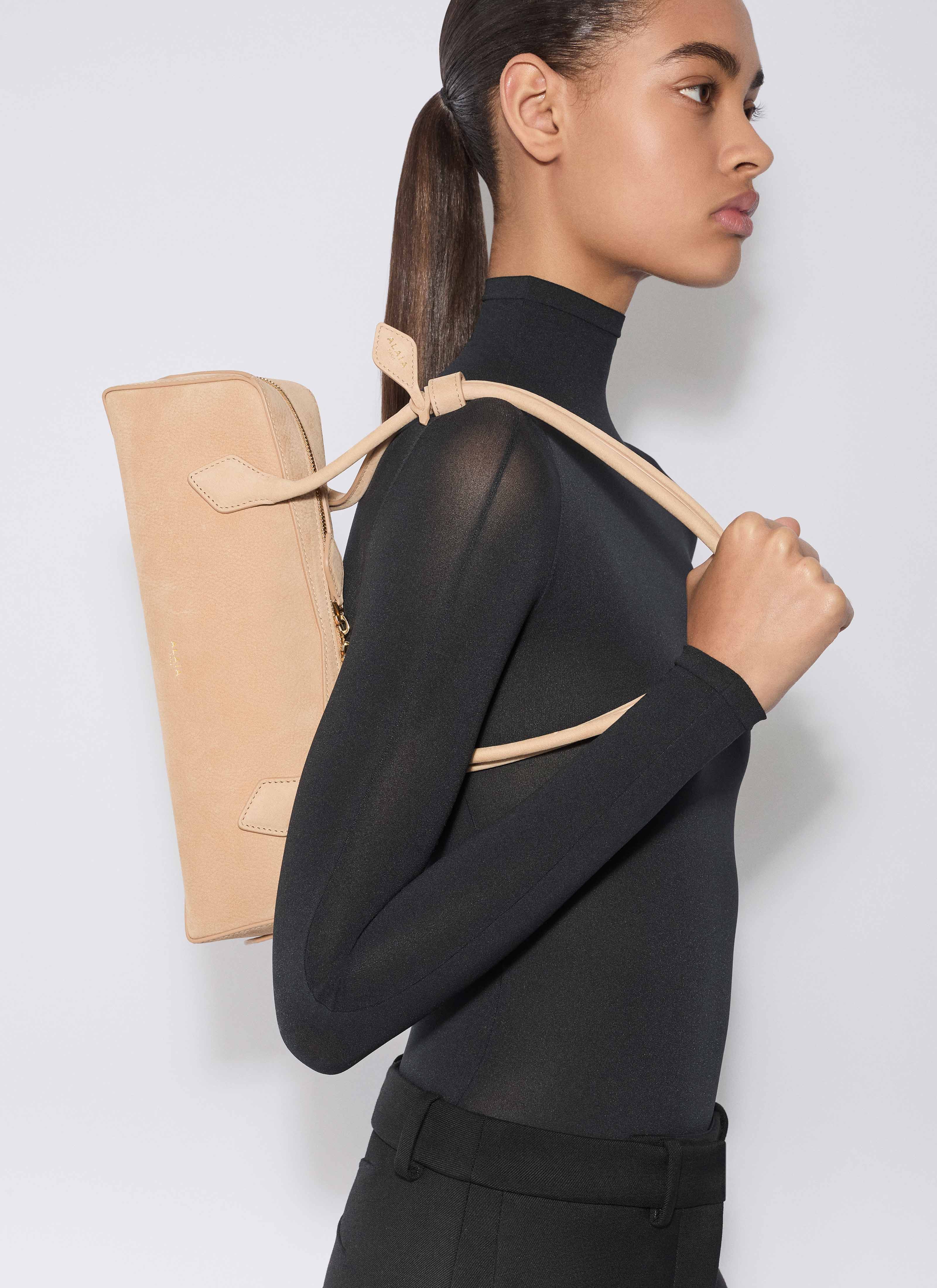 ALAÏA DESERT LE TECKEL MEDIUM BAG IN NUBUCK