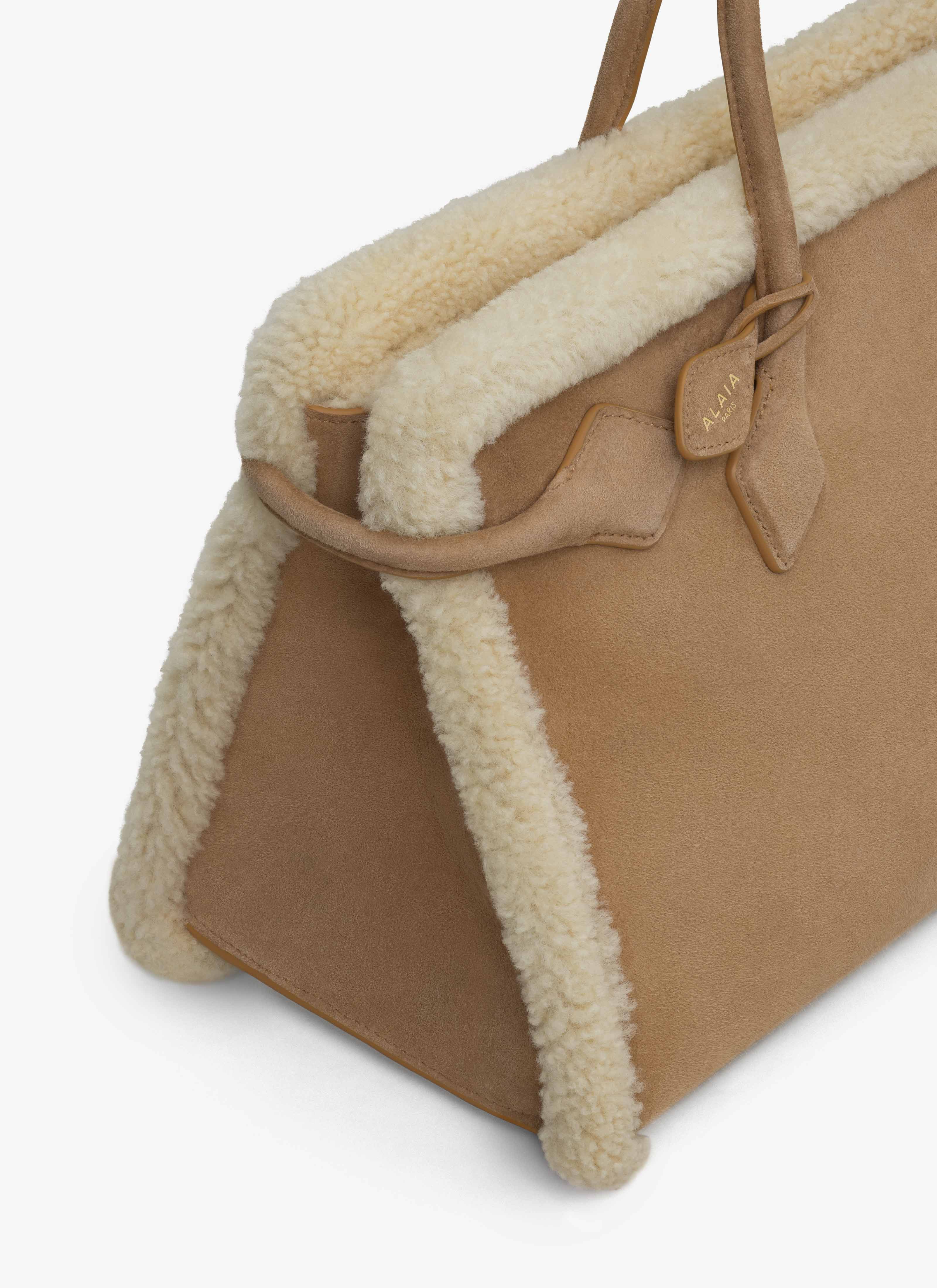 ALAÏA CAMEL LE TECKEL TOTE BAG IN MERINO SHEARLING