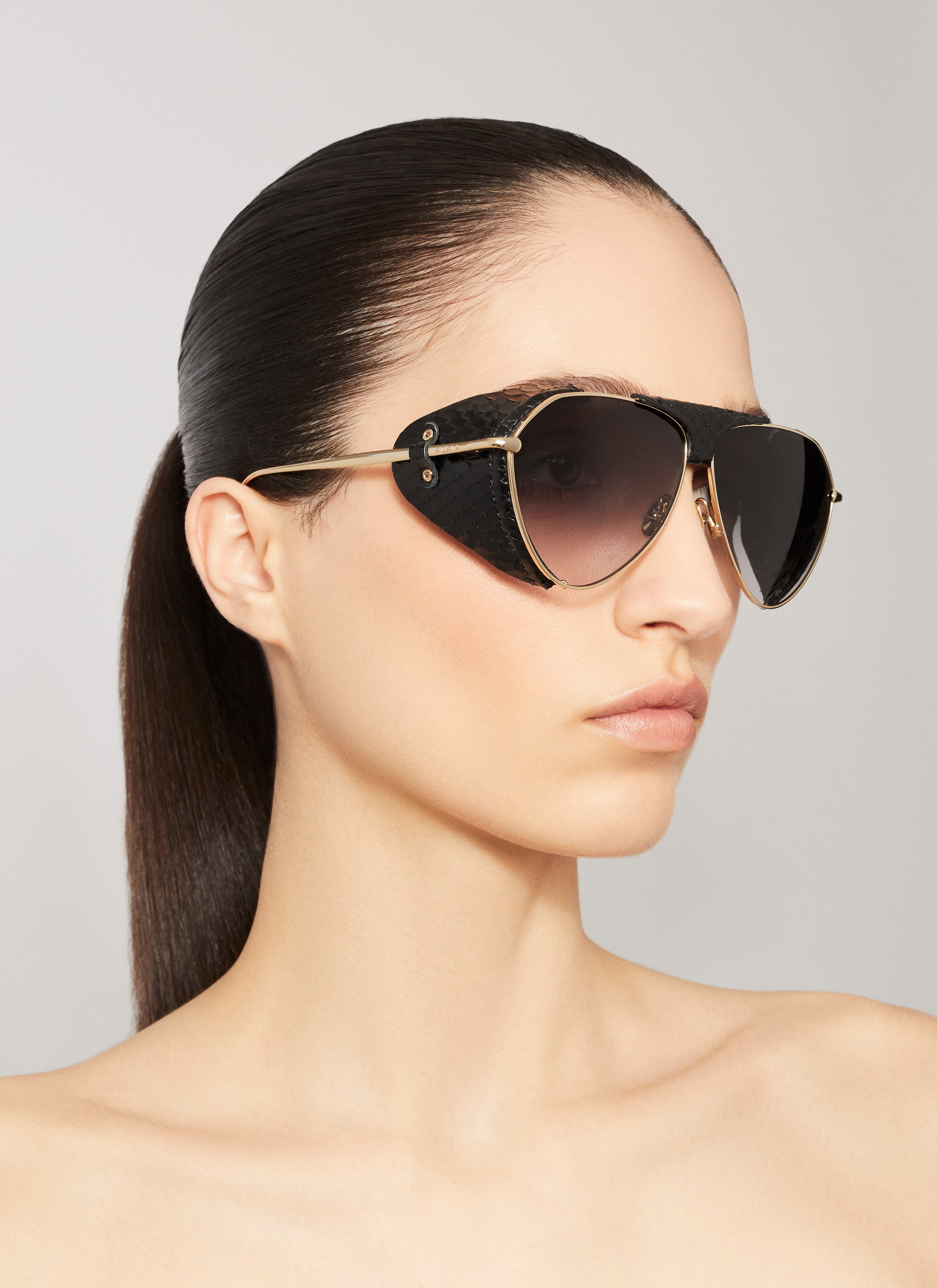 ALAÏA GOLD AVIATOR SUNGLASSES IN METAL AND AYERS
