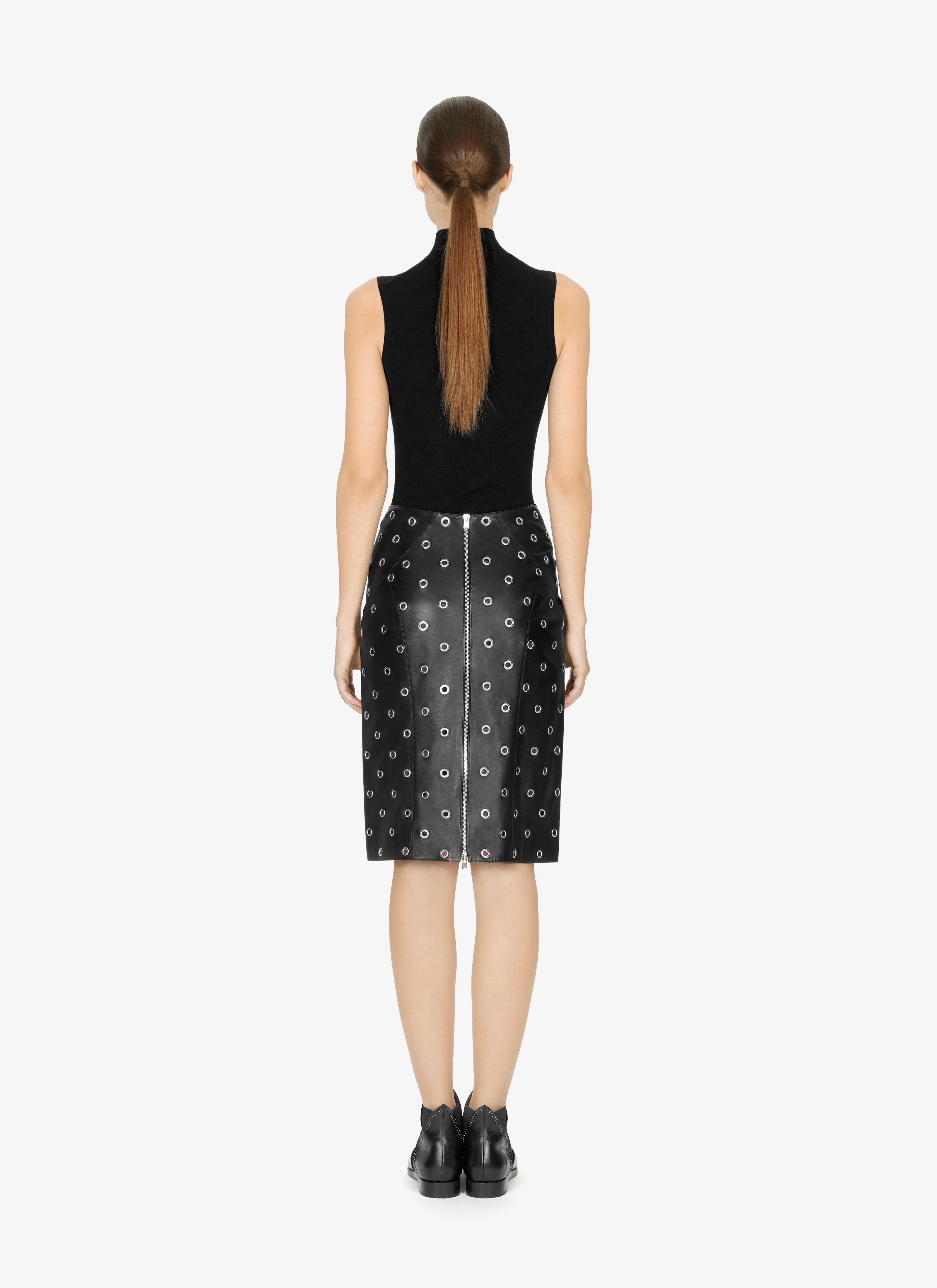 Wool-Blend Sleeveless Bodysuit
Wool-Blend Sleeveless Bodysuit
- maison-alaia.com