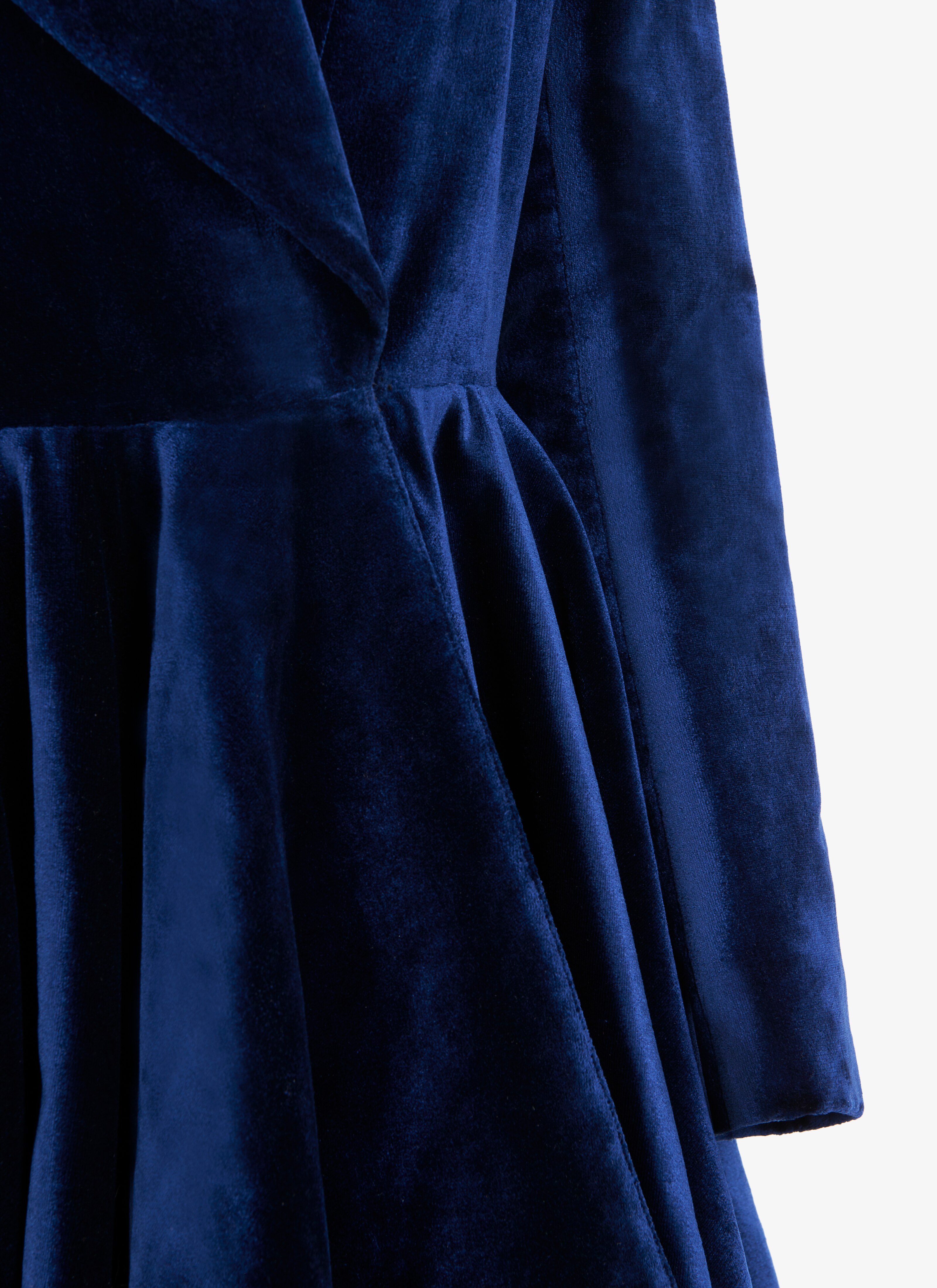 Midi Velvet Dress Coat
Midi Velvet Dress Coat
- maison-alaia.com