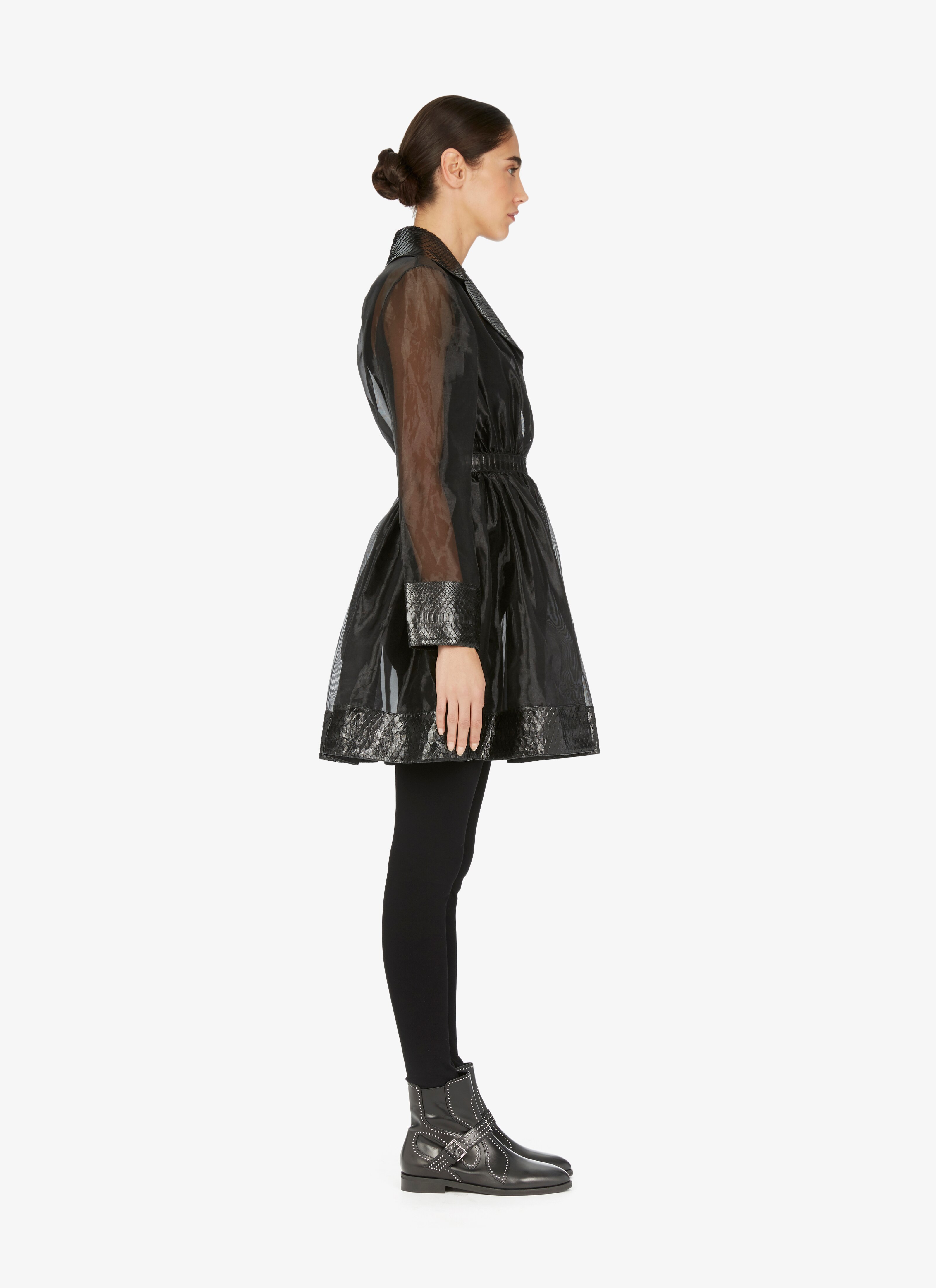 Alaïa Edition 1990 Abito Effetto Portafoglio In Organza E Pelle Di Pitone
Alaïa Edition 1990 Abito Effetto Portafoglio In Organza E Pelle Di Pitone
- maison-alaia.com