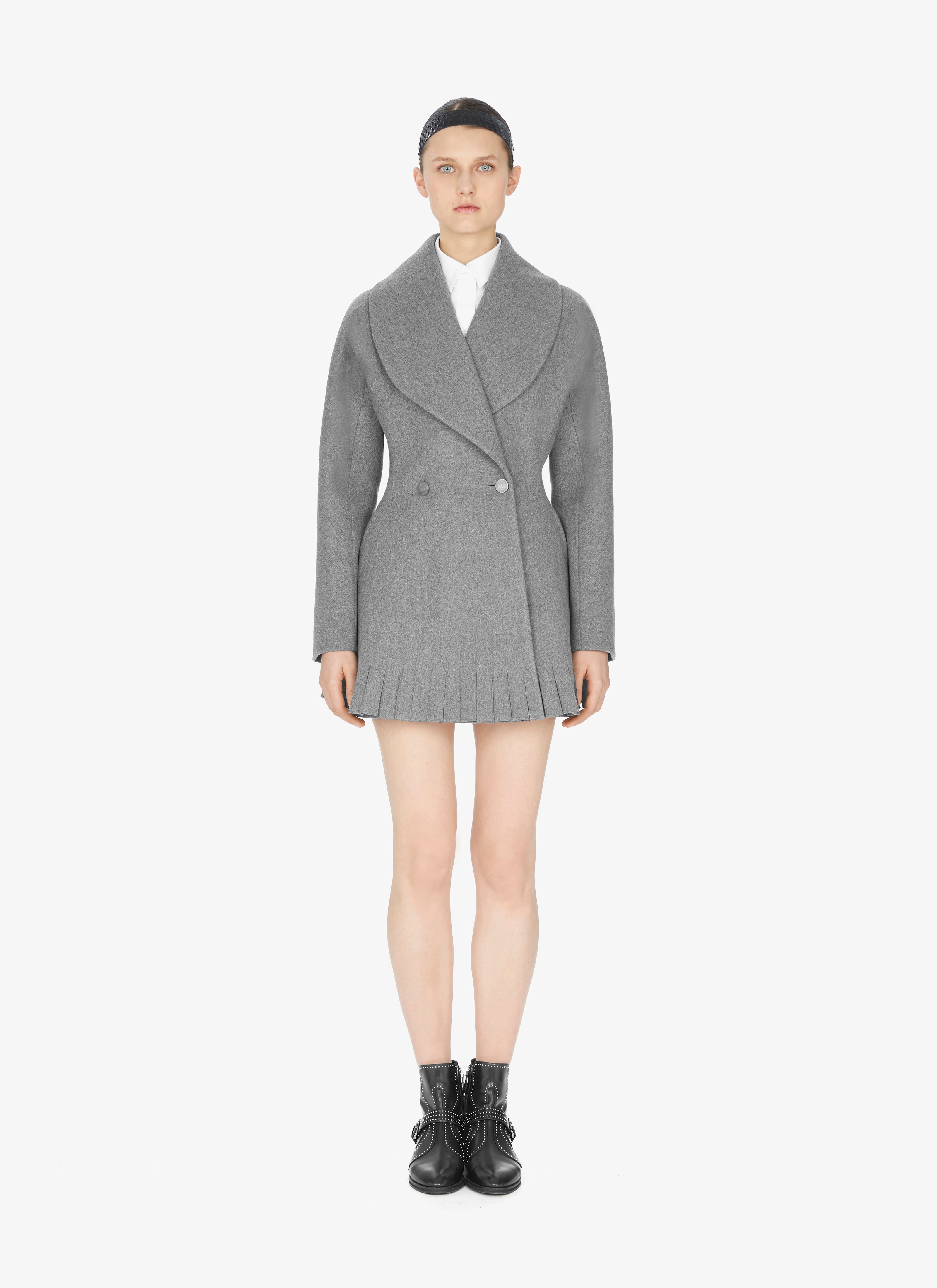 Alaïa Edition 1986 Fringed Wool Coat
Alaïa Edition 1986 Fringed Wool Coat
- maison-alaia.com