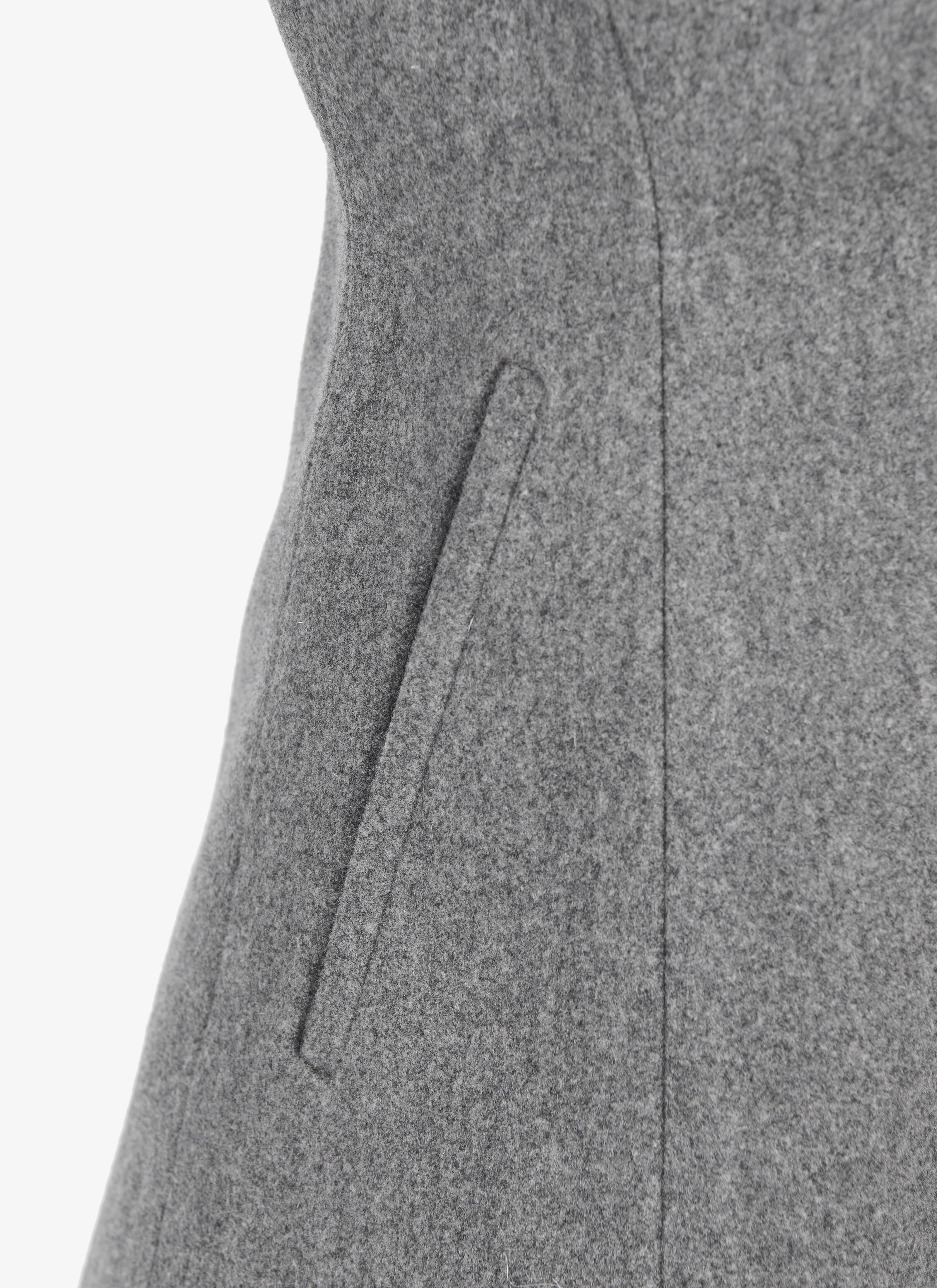 Alaïa Edition 1986 Fringed Wool Coat
Alaïa Edition 1986 Fringed Wool Coat
- maison-alaia.com