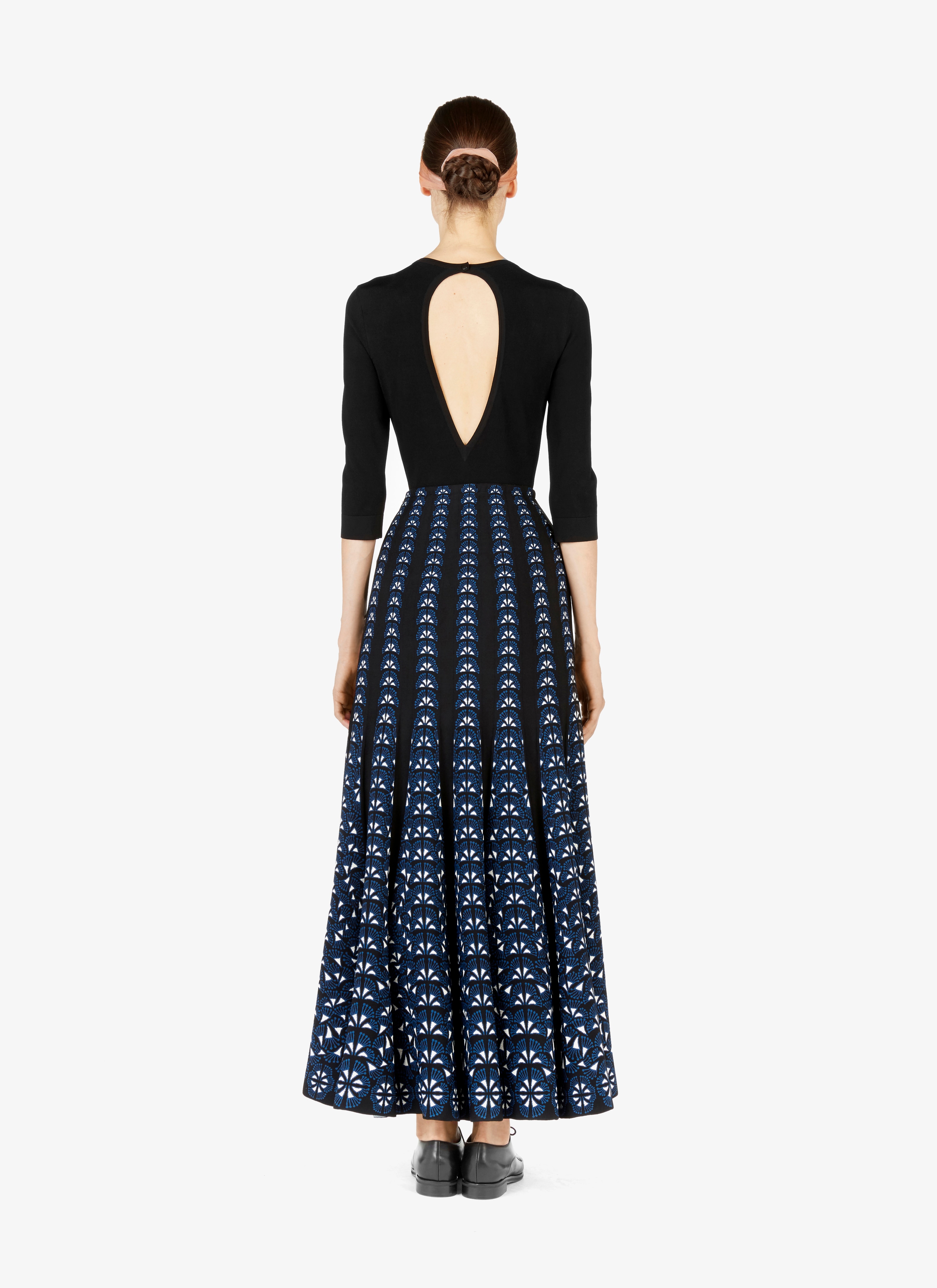 Long Flowing Skirt
Long Flowing Skirt
- maison-alaia.com