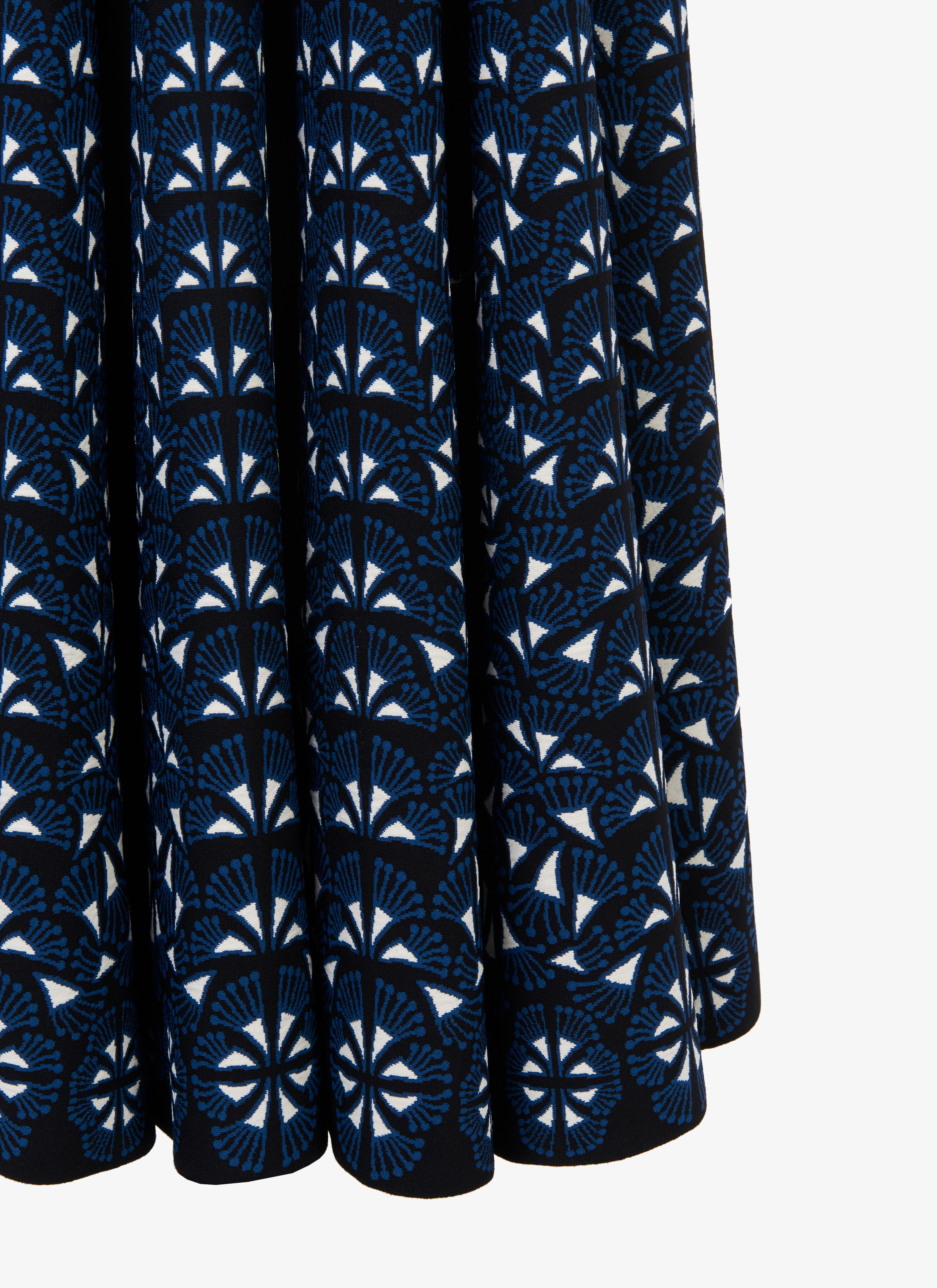Long Flowing Skirt
Long Flowing Skirt
- maison-alaia.com