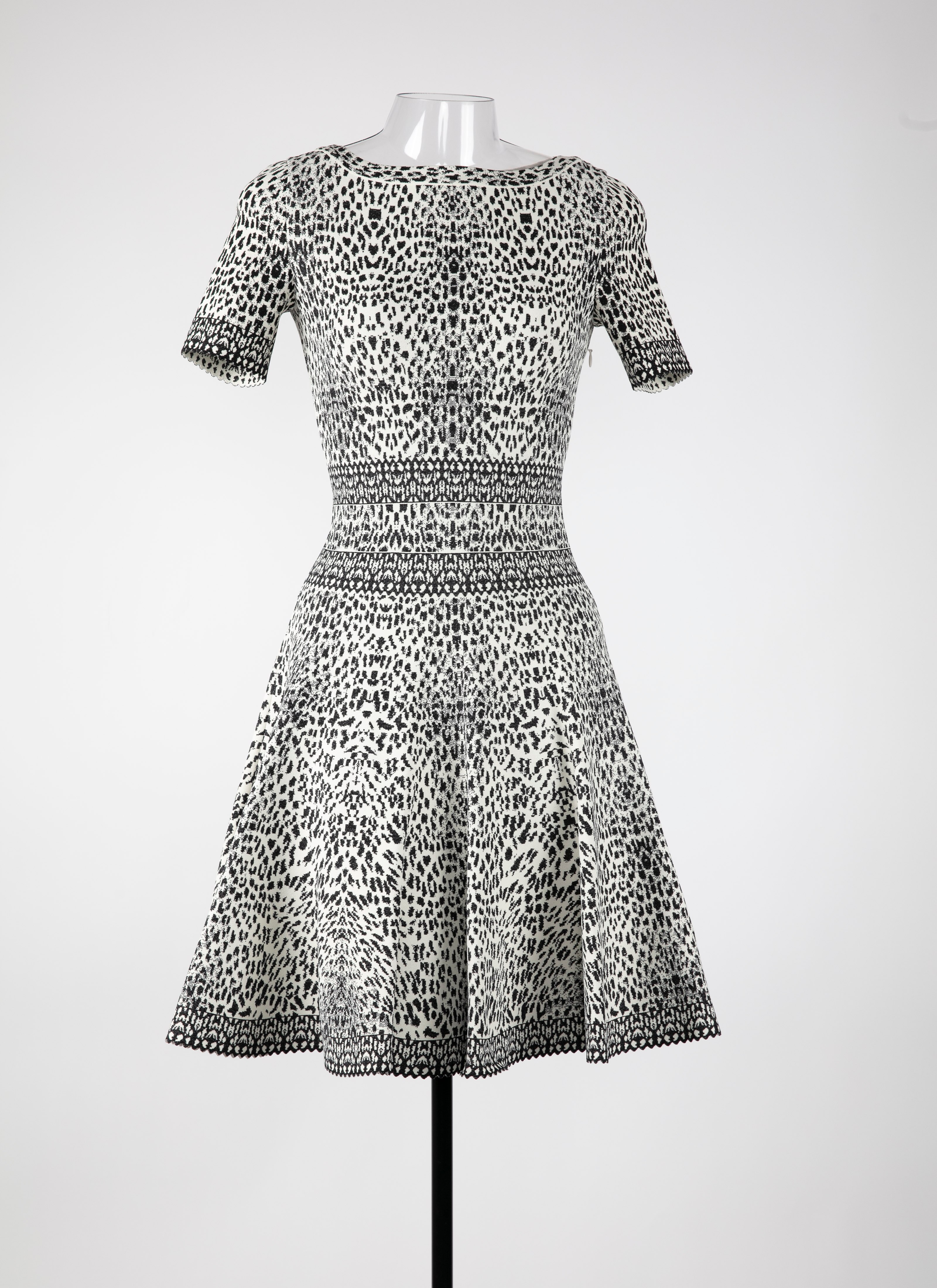 ALAÏA WHITE/BLACK DRESSES