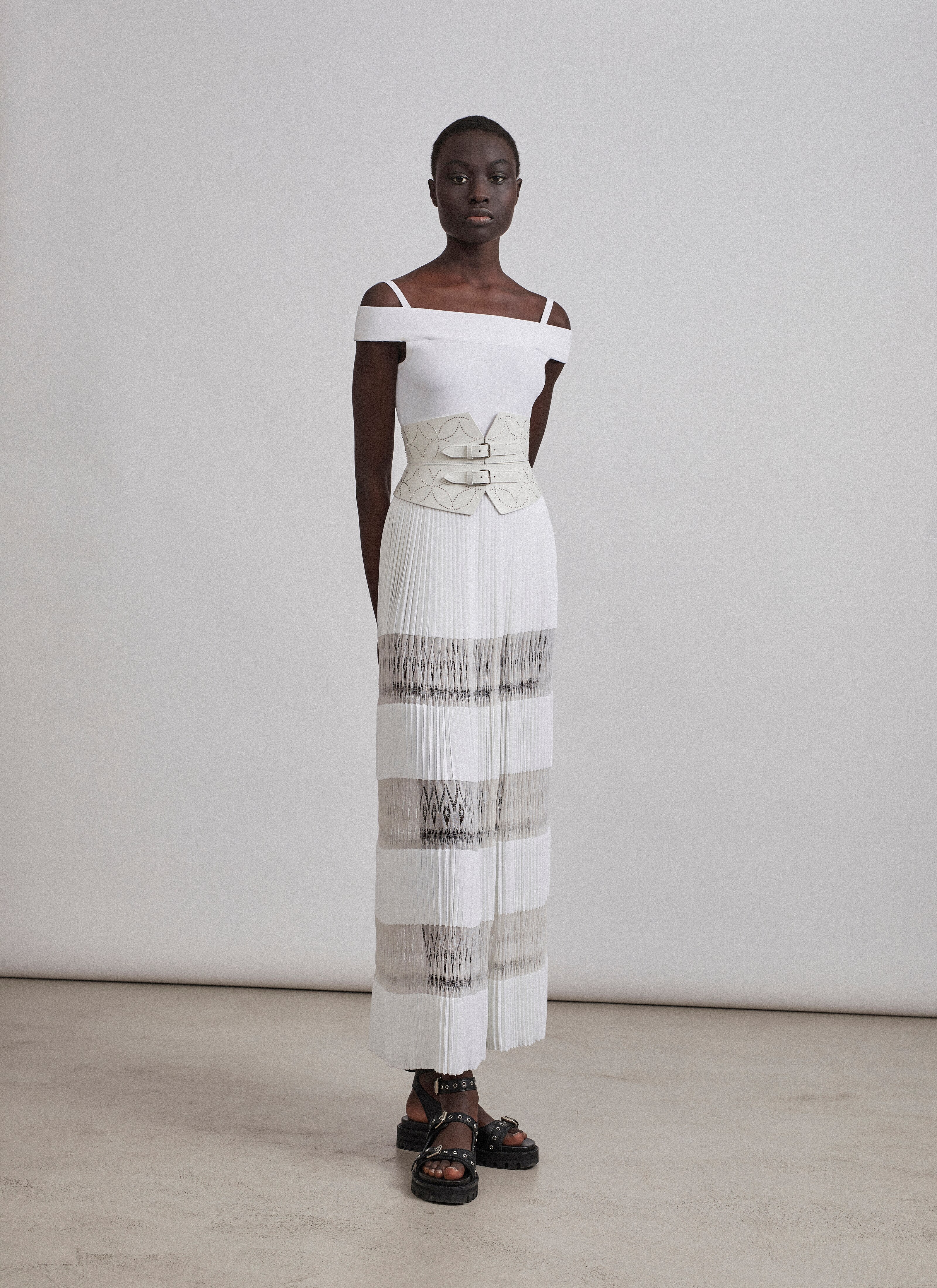 ALAÏA WHITE OFF-THE-SHOULDER STRETCH KNIT BODYSUIT