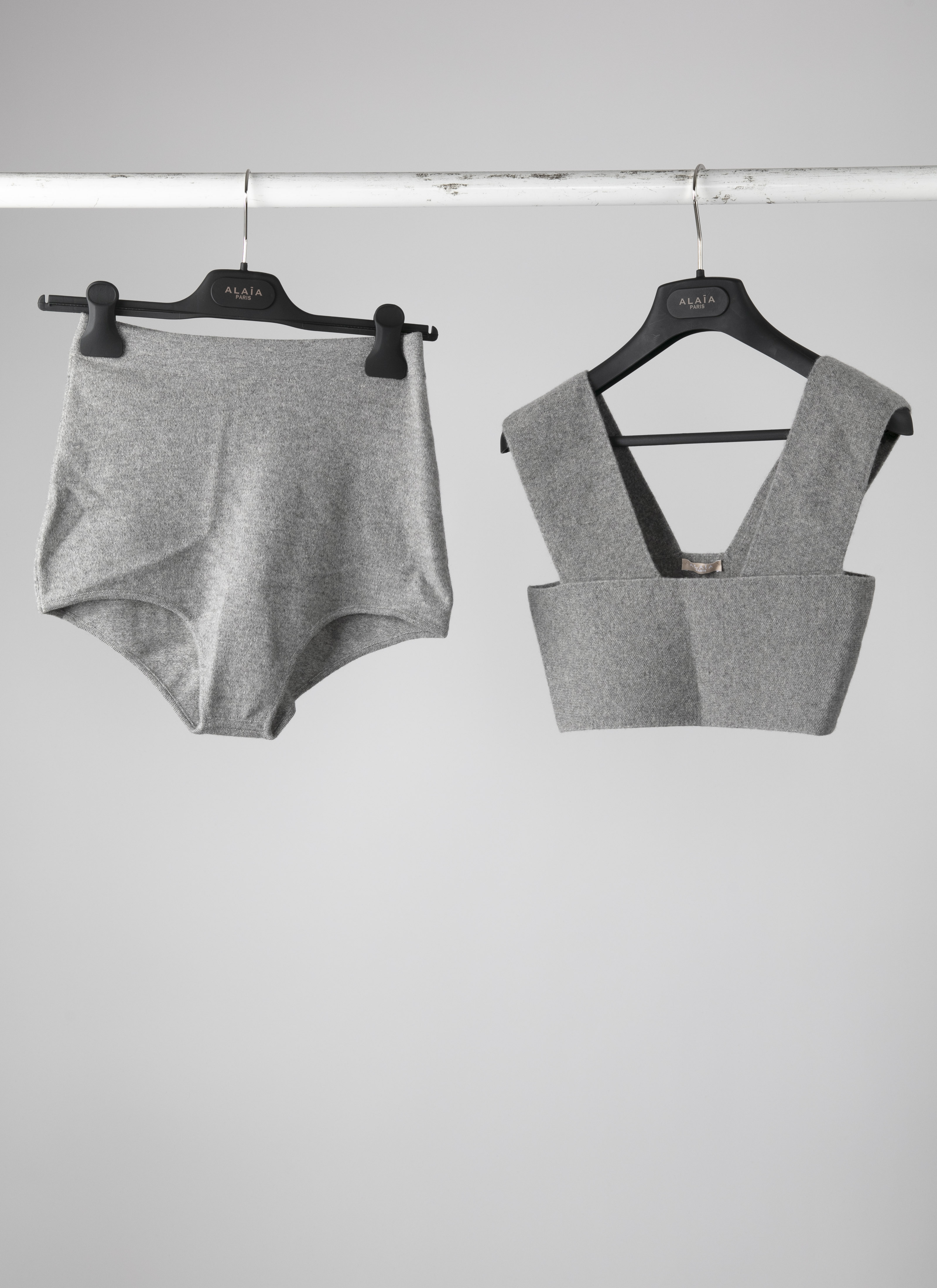 ALAÏA GREY BODIES