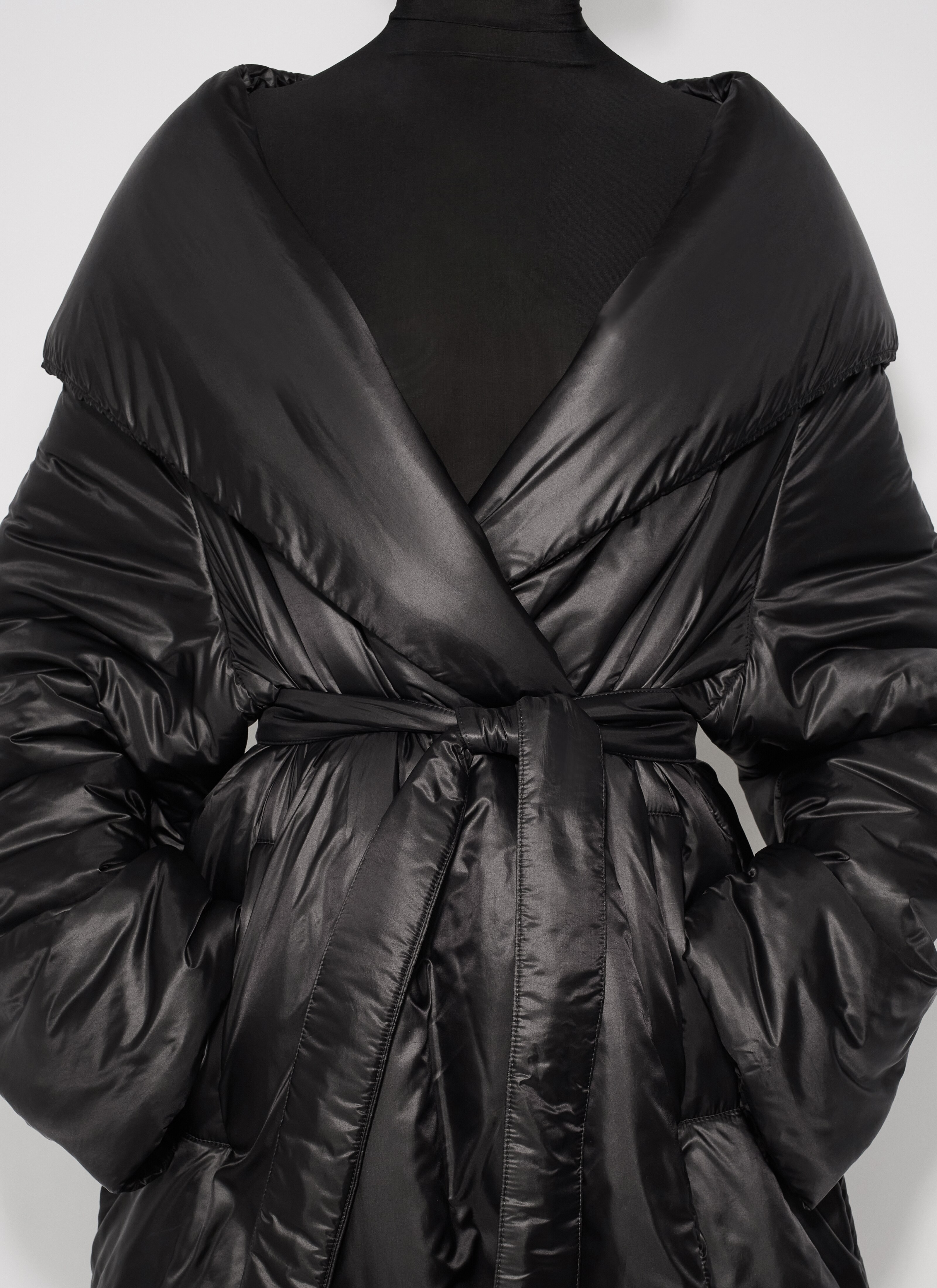 ALAÏA BLACK TRAVEL COAT 