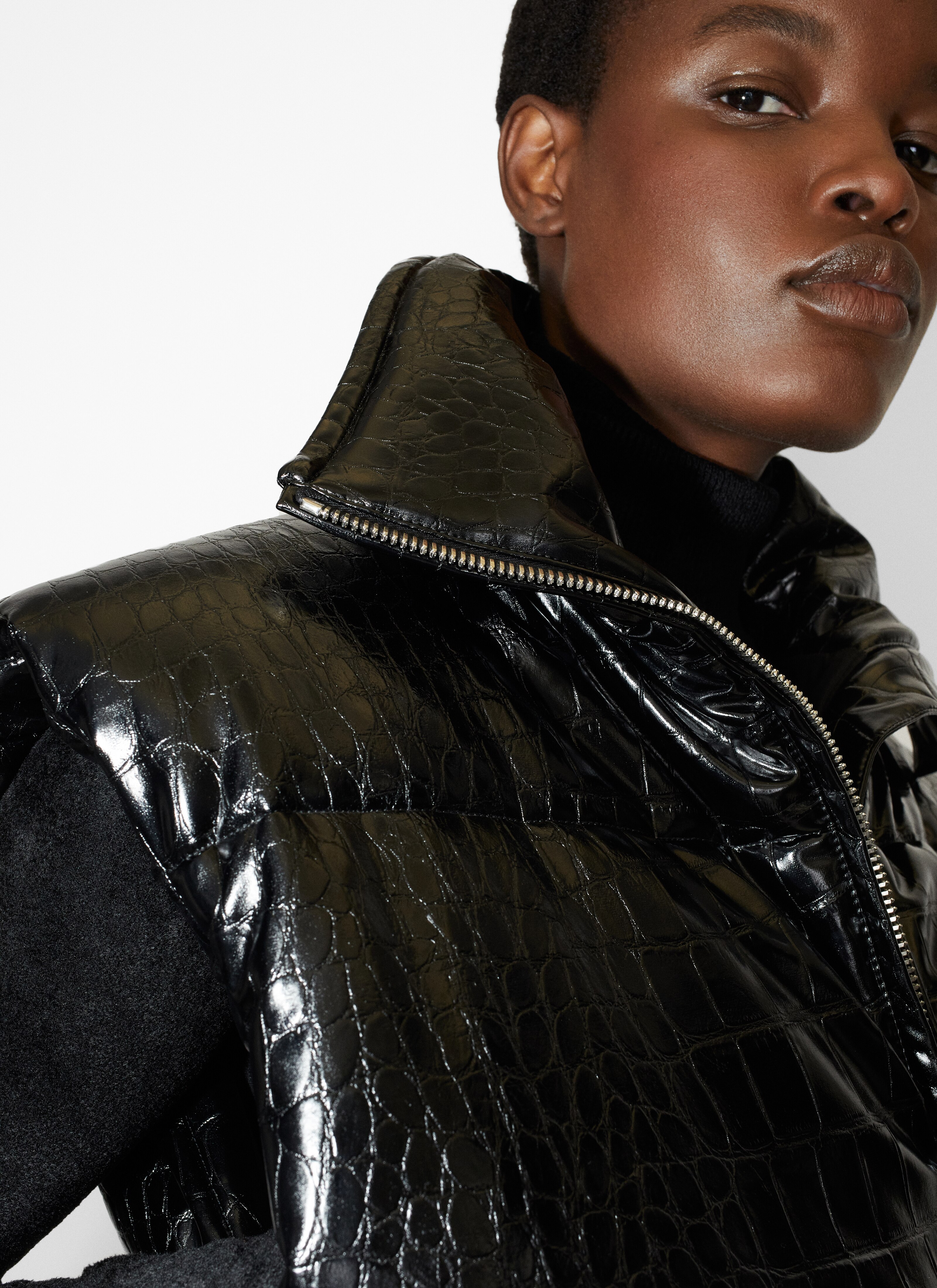 ALAÏA DOUDOUNE SANS MANCHES NOIR