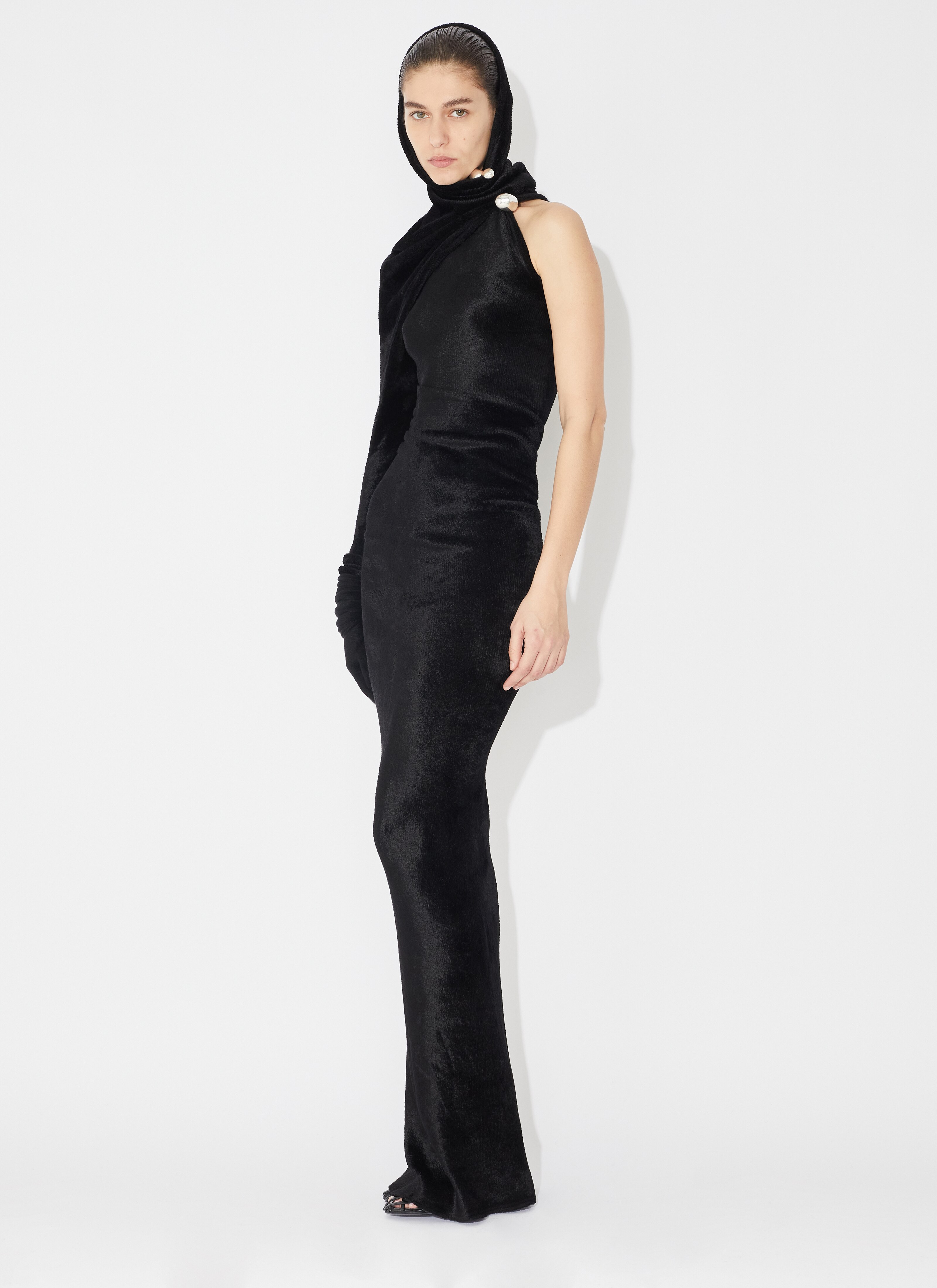 ALAÏA SCHWARZ KAPUZENKLEID AUS GLÄNZENDEM SAMT