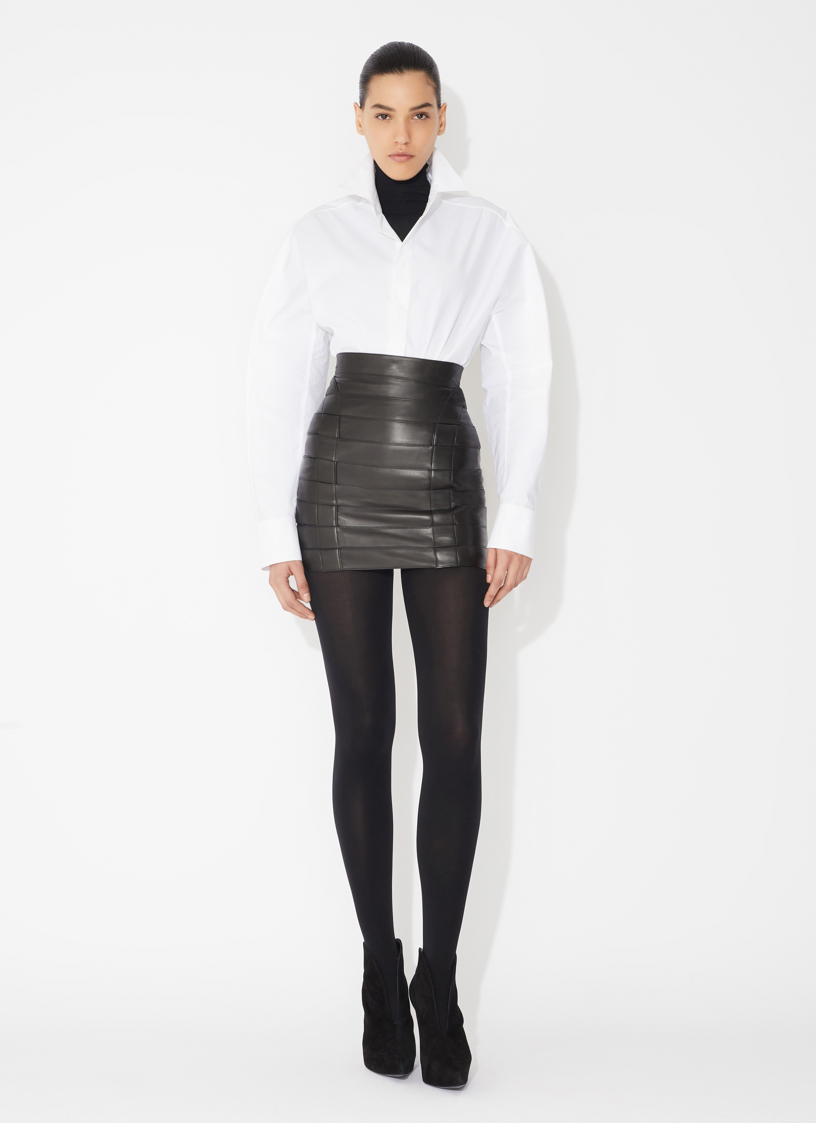 ALAÏA JUPE TUBE COURTE EN CUIR NOIR