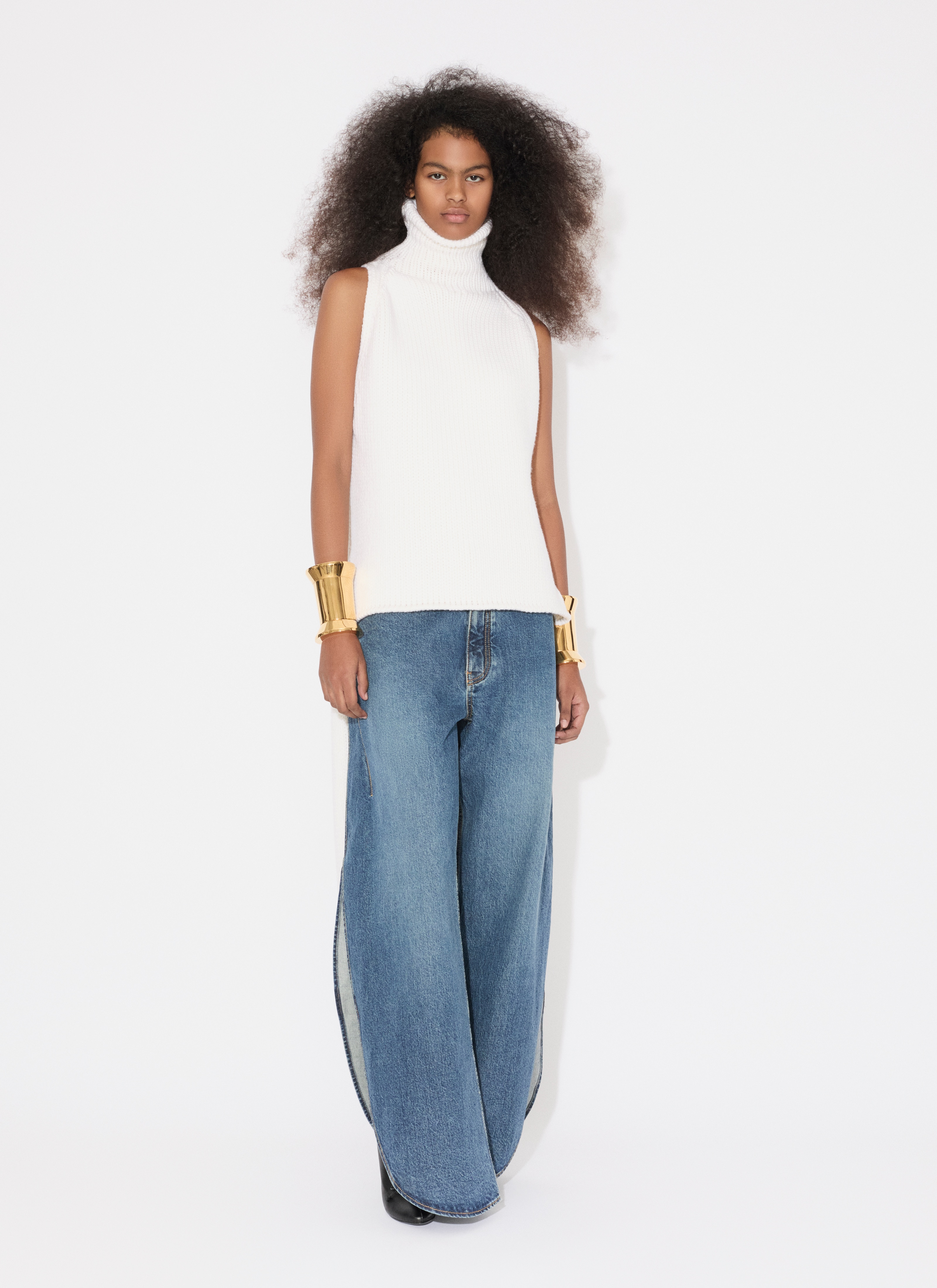 ALAÏA NATURAL WHITE KNITTED CAPE TOP