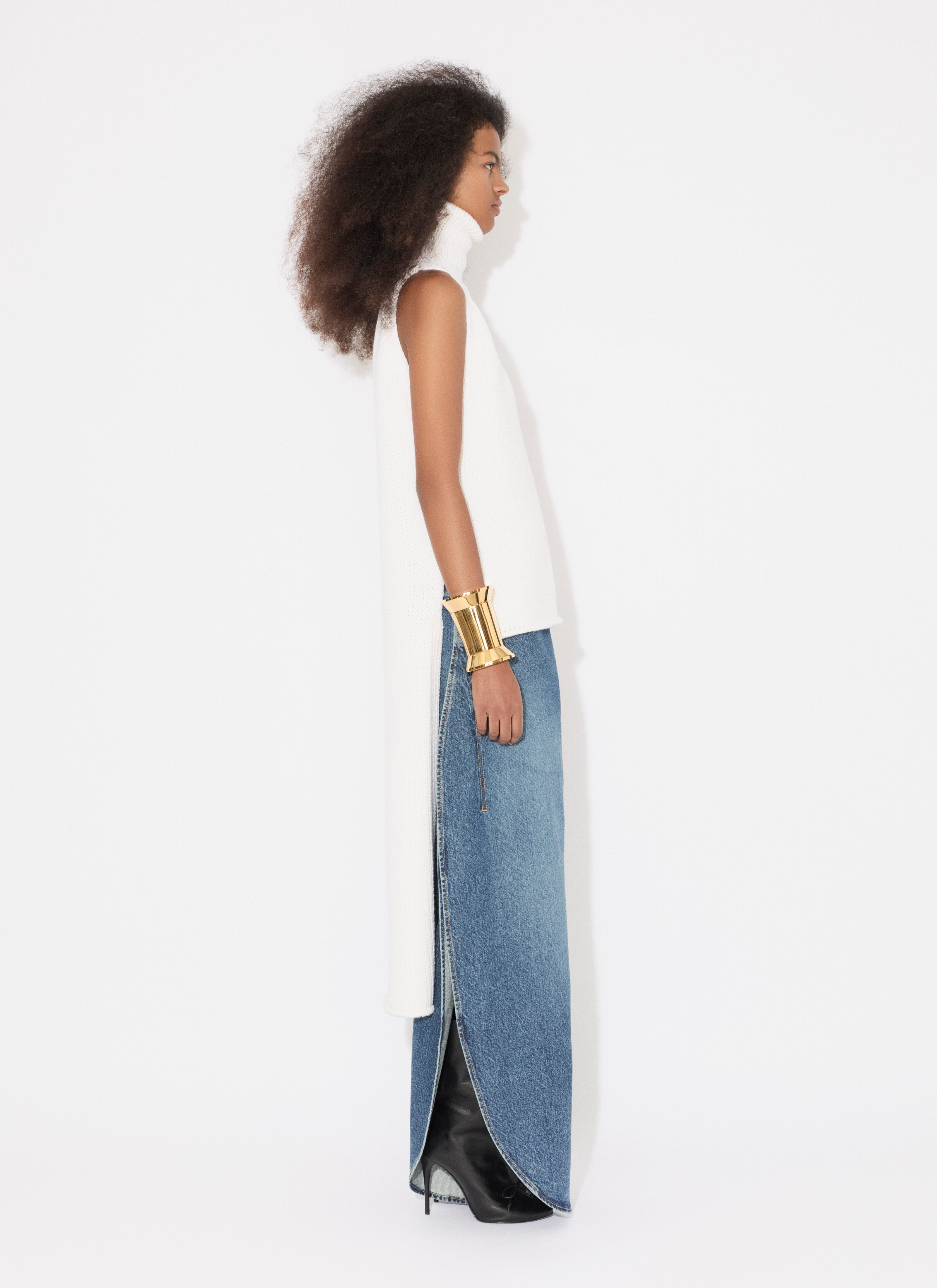 ALAÏA NATURAL WHITE KNITTED CAPE TOP