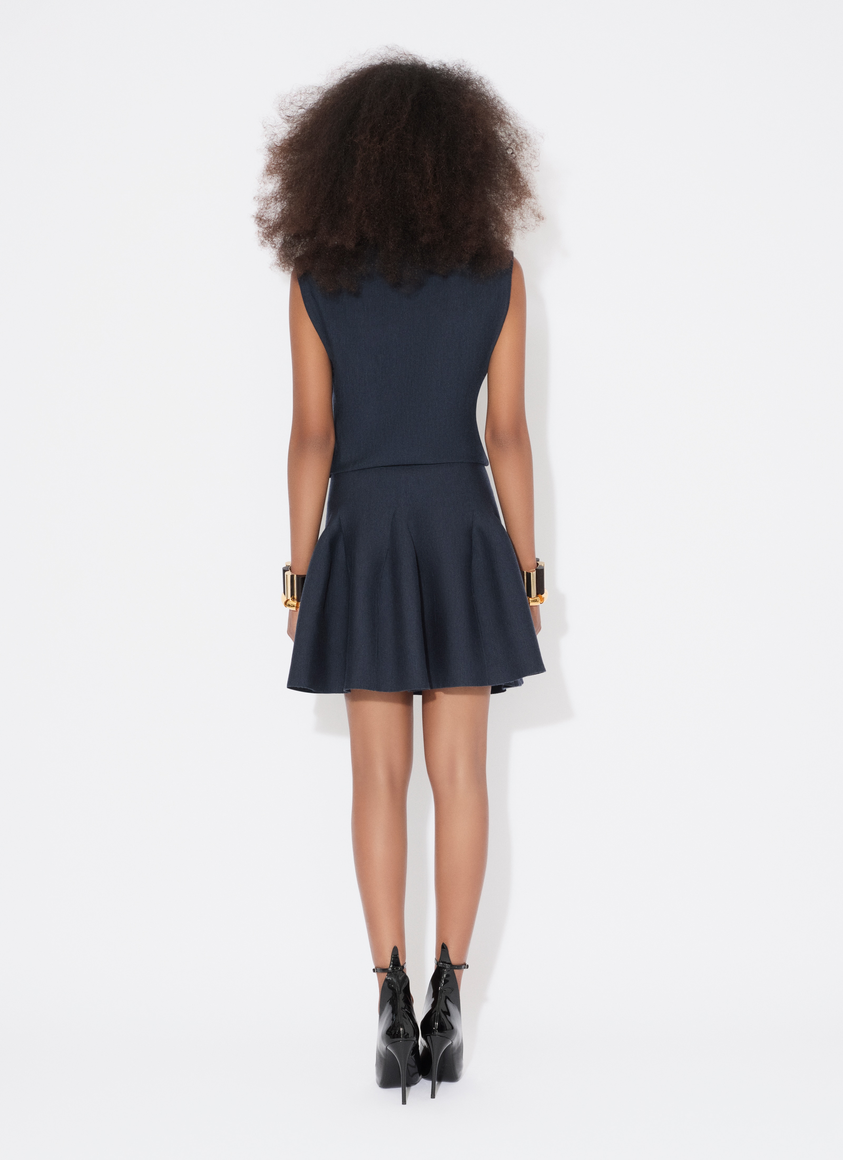 ALAÏA SCHWARZ STRICKKLEID MIT FLÜGELÄRMELN UND SKULPTURALEN GODETS
