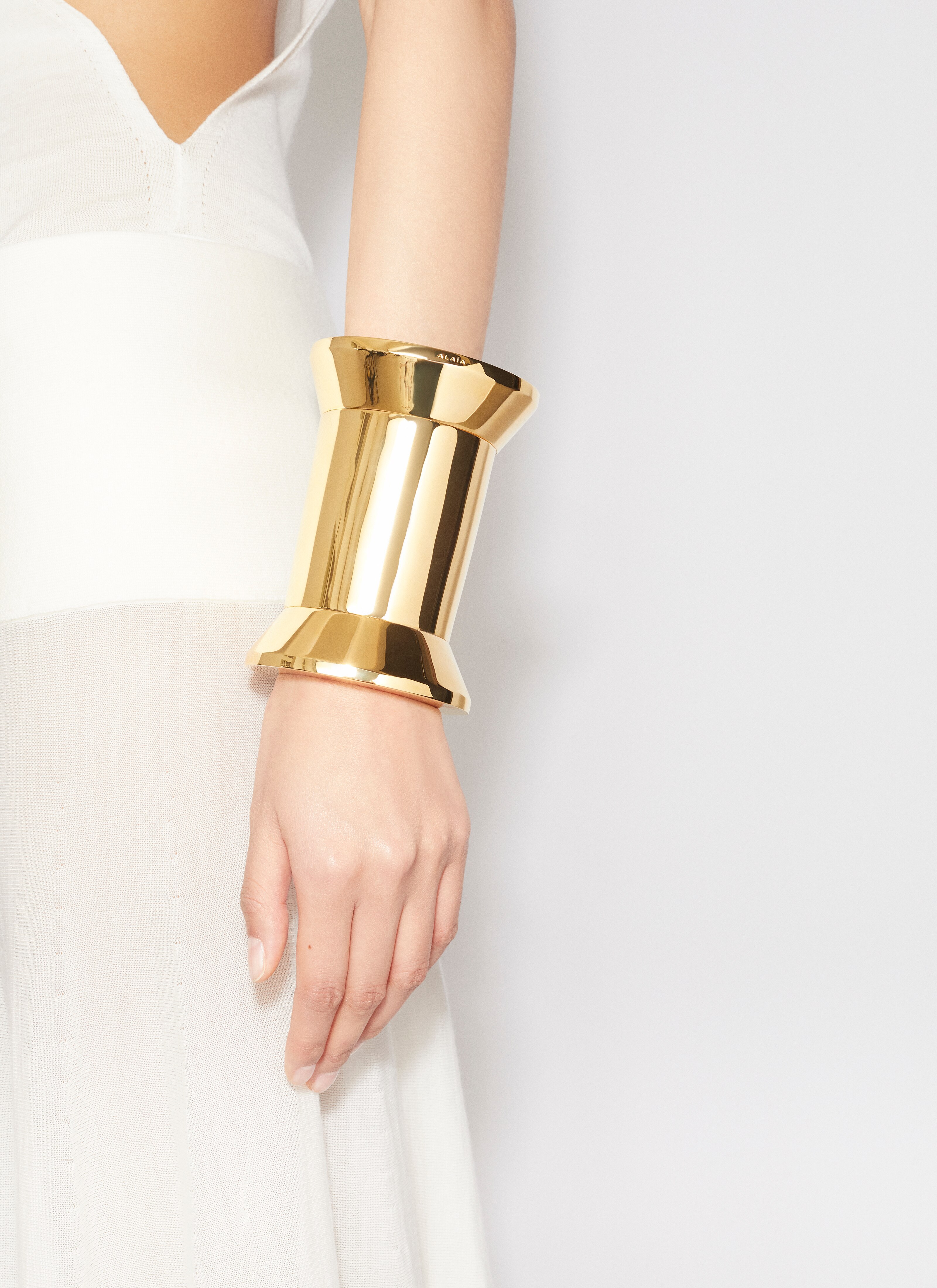 ALAÏA バングル CUFF L 50340152hg_999_f.jpg?impolicy=
