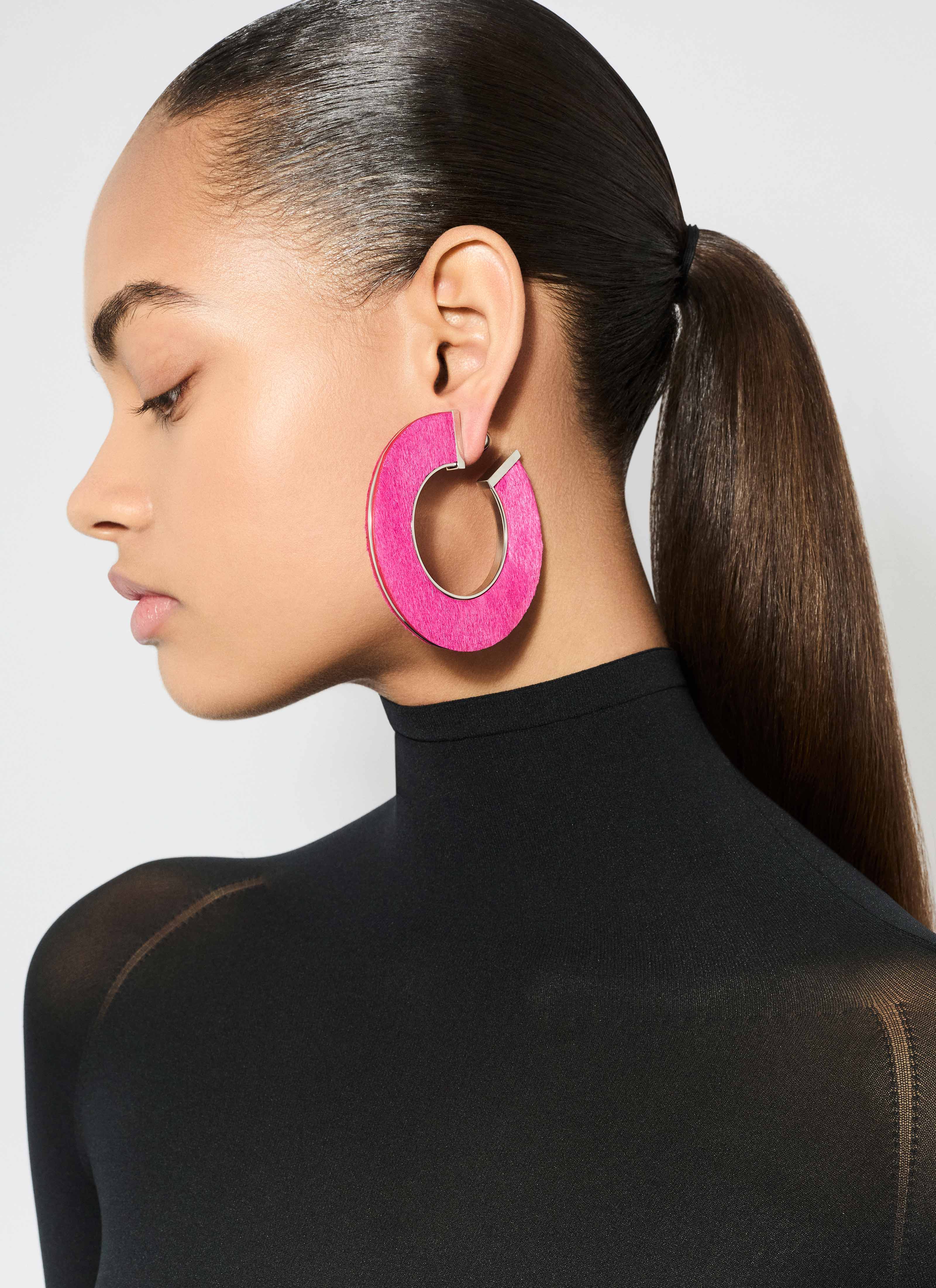 ALAÏA FUCHSIA BLADE HOOPS 