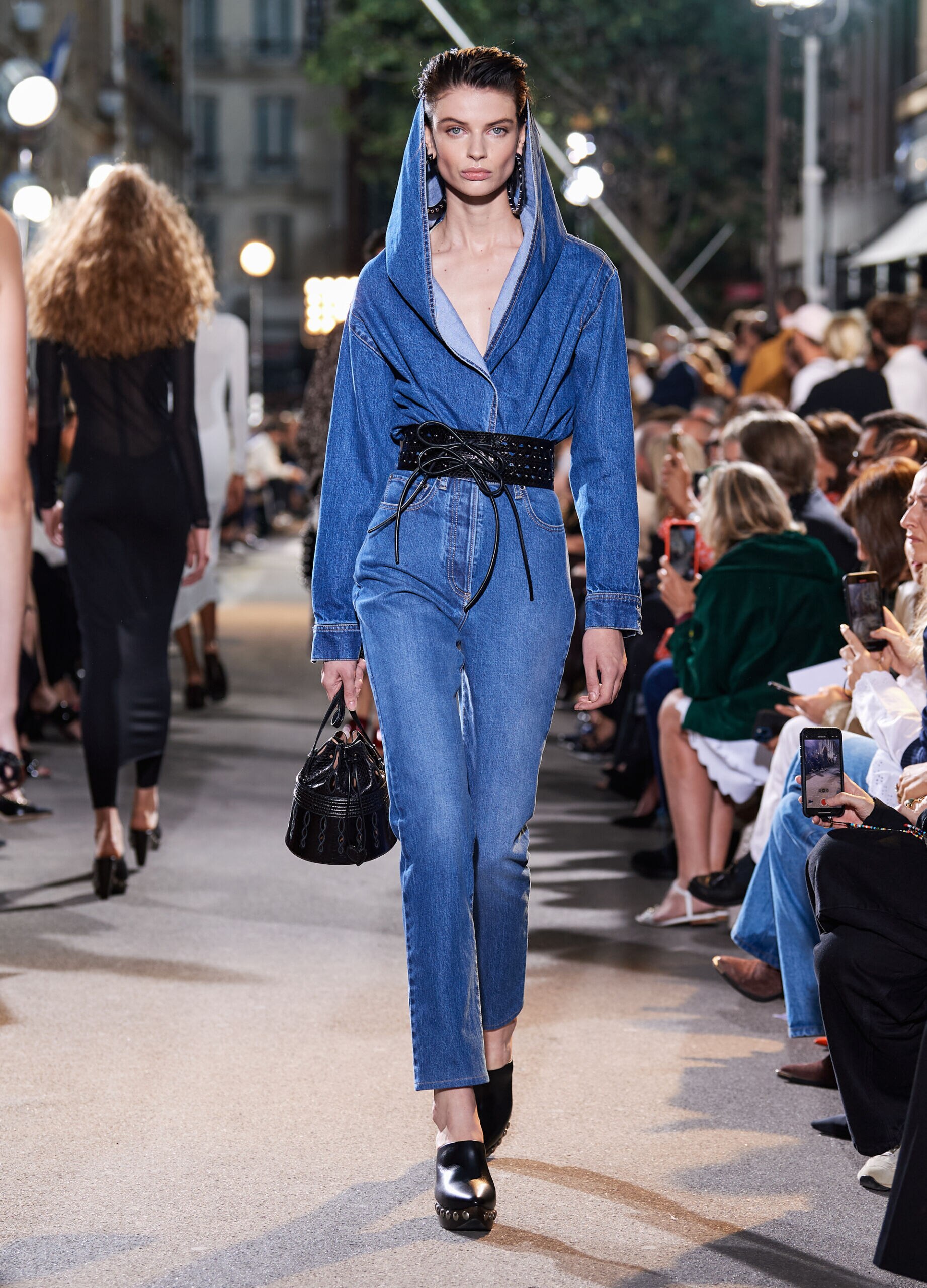 ALAÏA WS22 Show | Winter Spring 2022 collection | ALAÏA LR