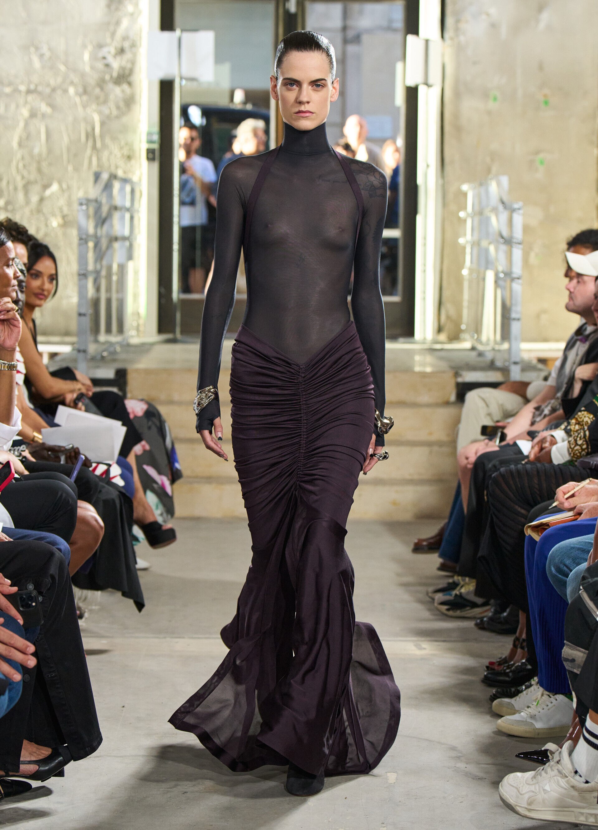 【ALAIA】シアリングボレロジャケット Alaïa Spring 2023 Fashion Show Review | The Impression