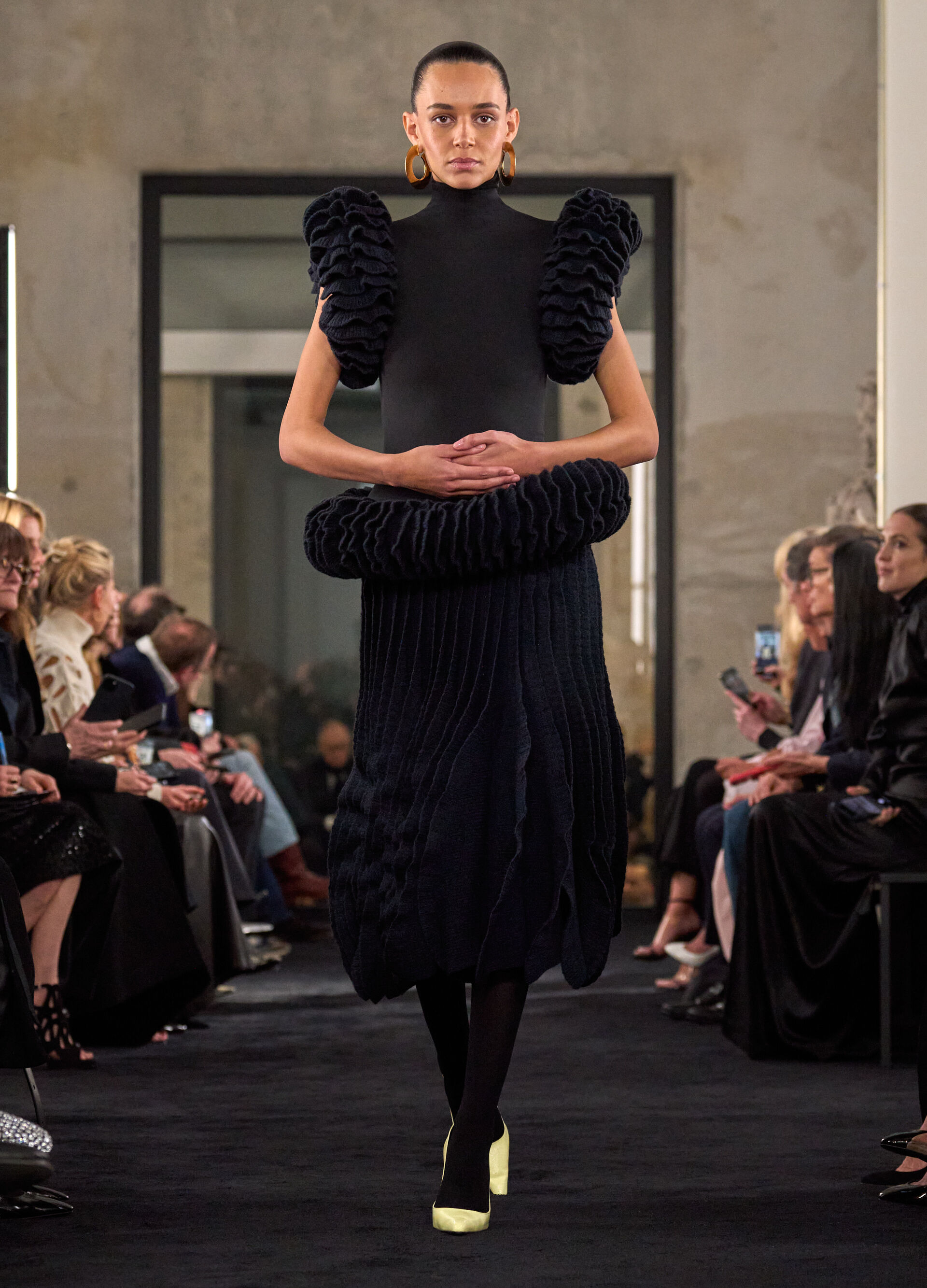 【SS25】ALAIA ペプラムTシャツ ALAÏA SF25 SHOW | SUMMER FALL 2025 | ALAÏA RS