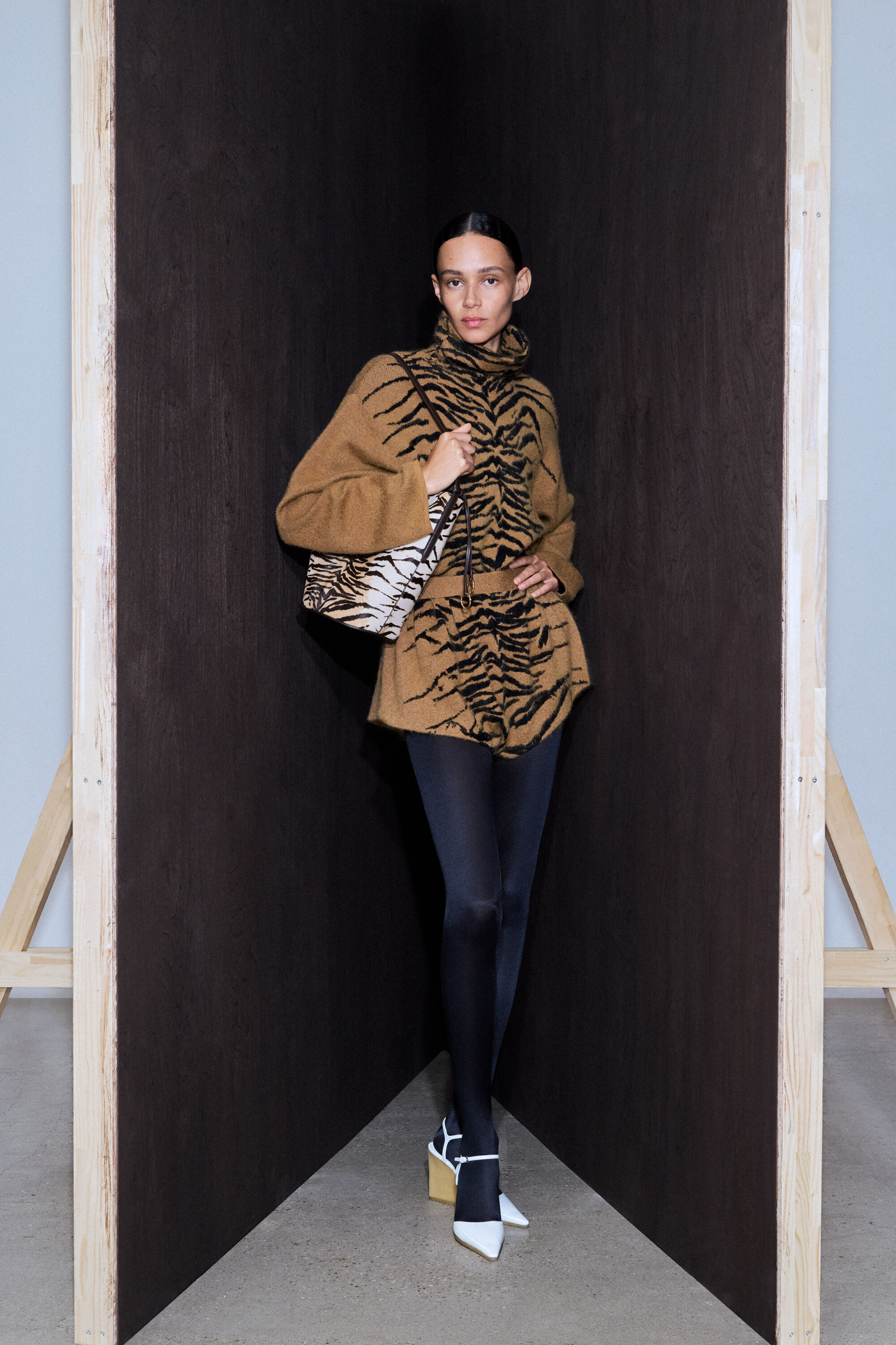 アライア (Alaïa)日本公式｜レディースデザイナーズウェア