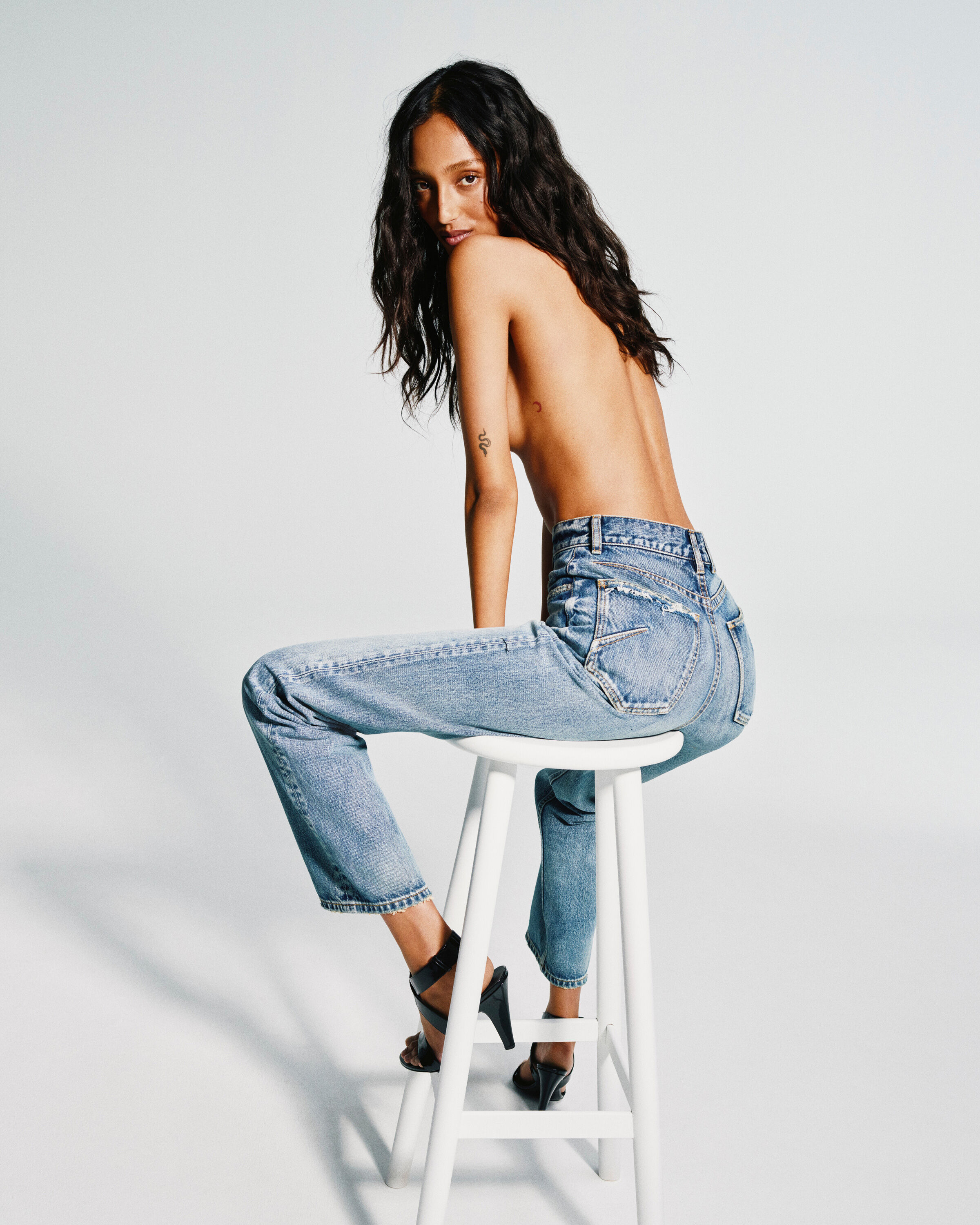 ALAÏA BLACK ROUND DENIM JEANS | ALAÏA US